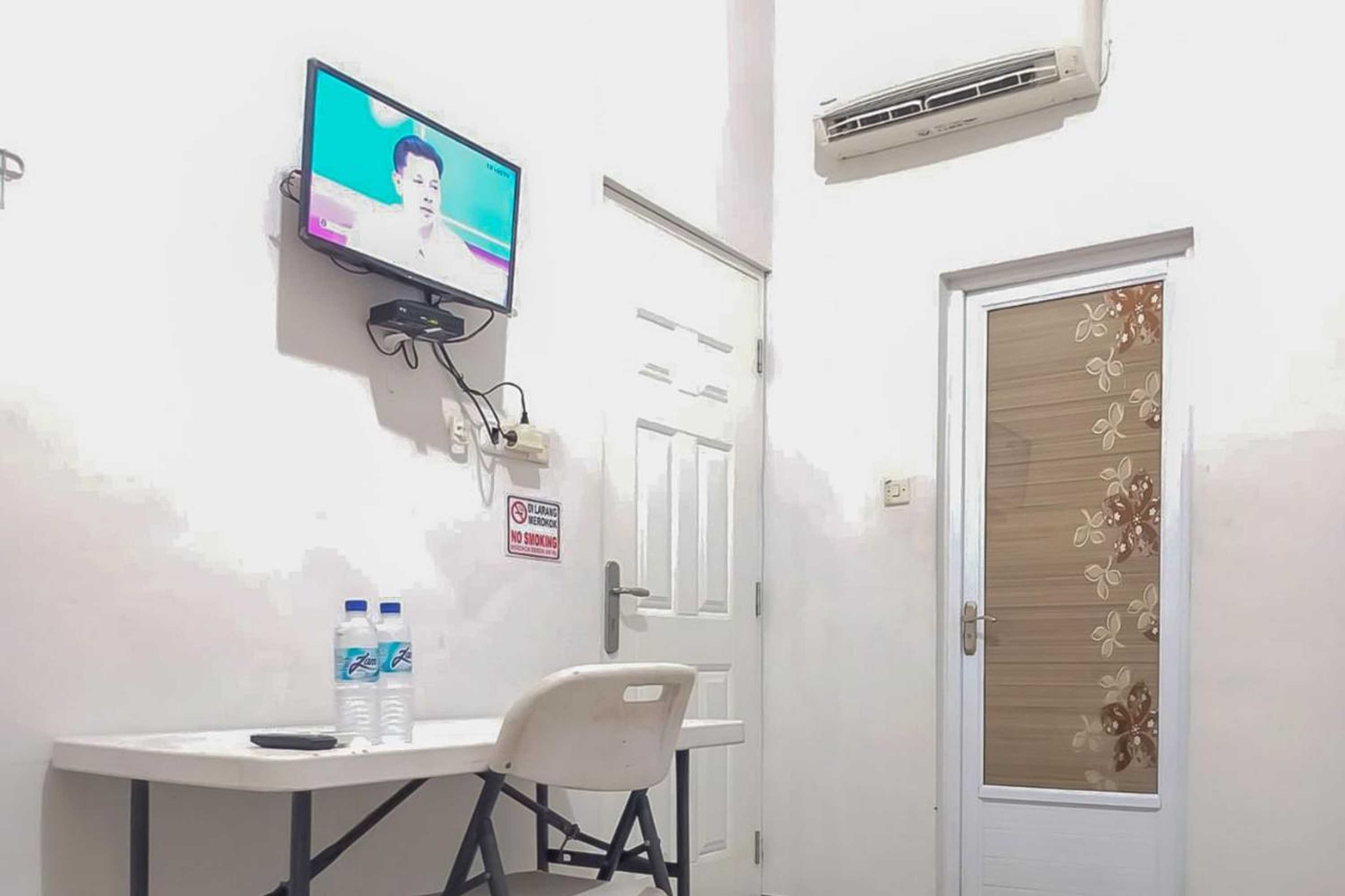 Gift card for Waringin Guest House Tegal Mitra Reddoorz Gift card for Waringin Guest House Tegal Mitra Reddoorz