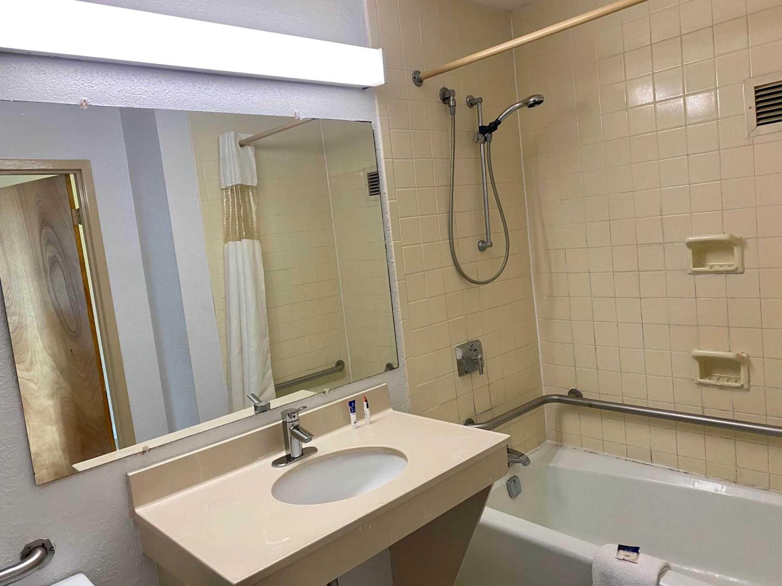 Gift card for Motel 6 Marianna, FL Gift card for Motel 6 Marianna, FL