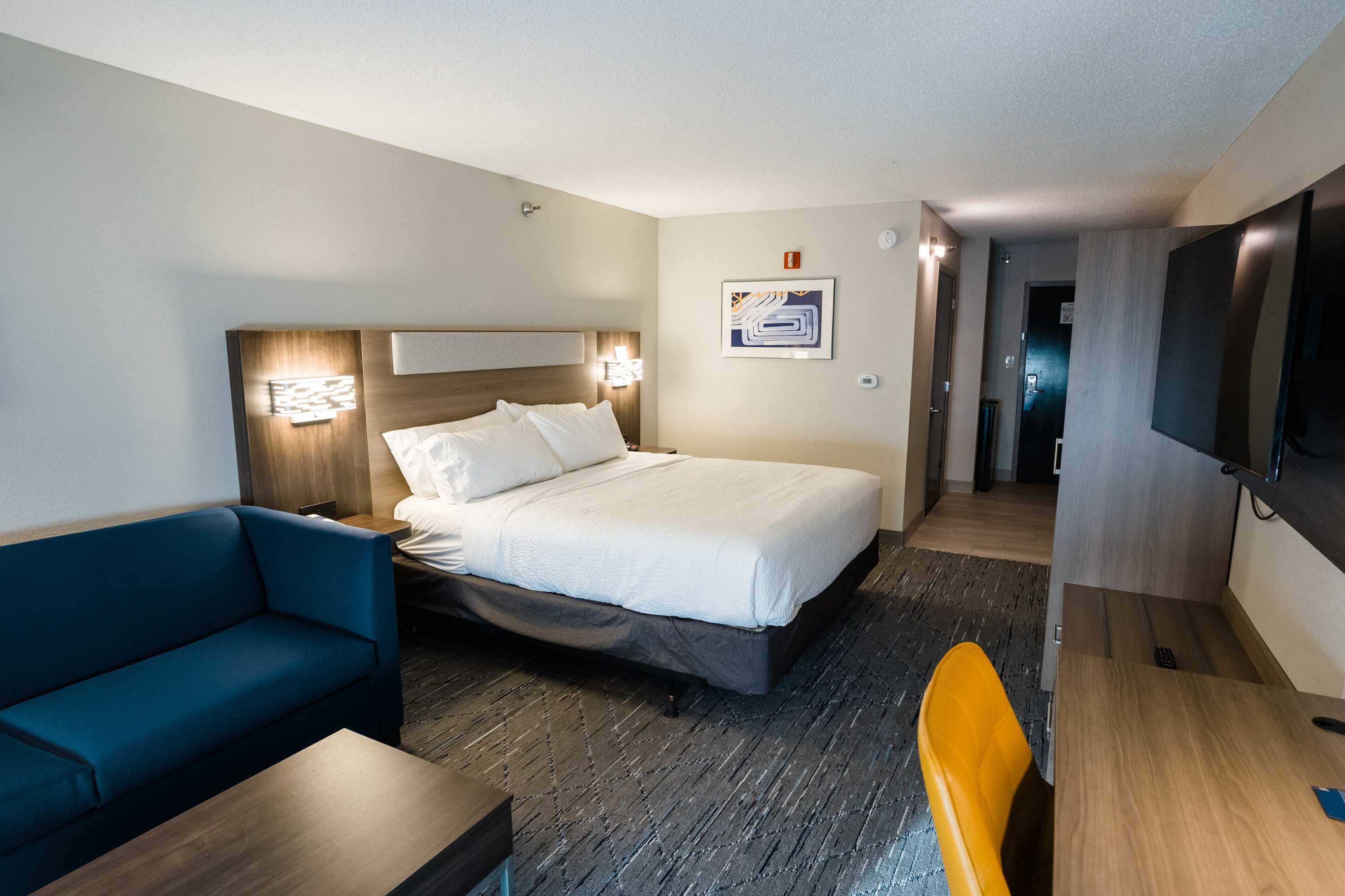 Gift card for Holiday Inn Express & Suites Knoxville-North-I-75 Exit 112 by Ihg Gift card for Holiday Inn Express & Suites Knoxville-North-I-75 Exit 112 by Ihg