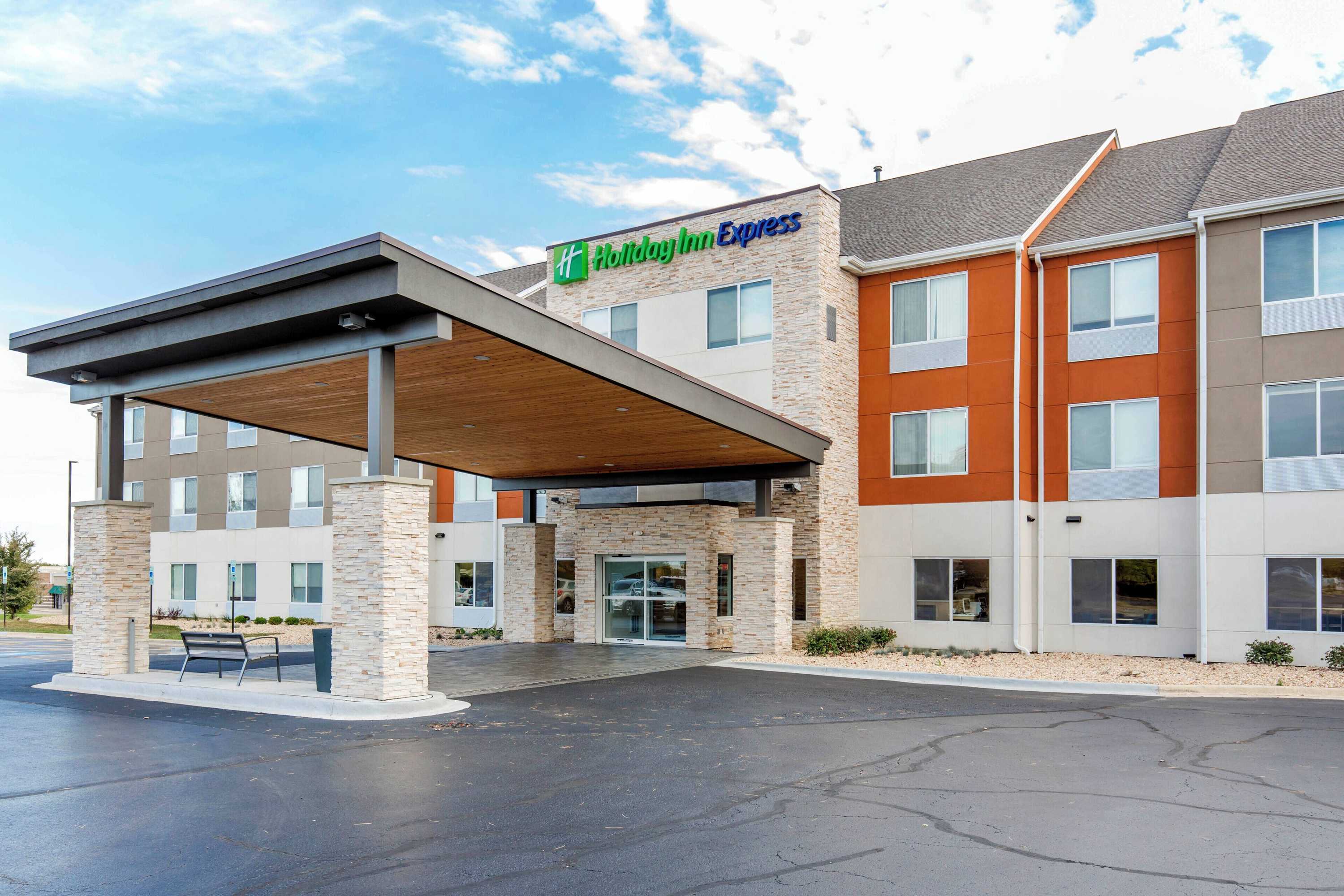 Gift card for Holiday Inn Express & Suites Chicago West - St Charles by Ihg Gift card for Holiday Inn Express & Suites Chicago West - St Charles by Ihg