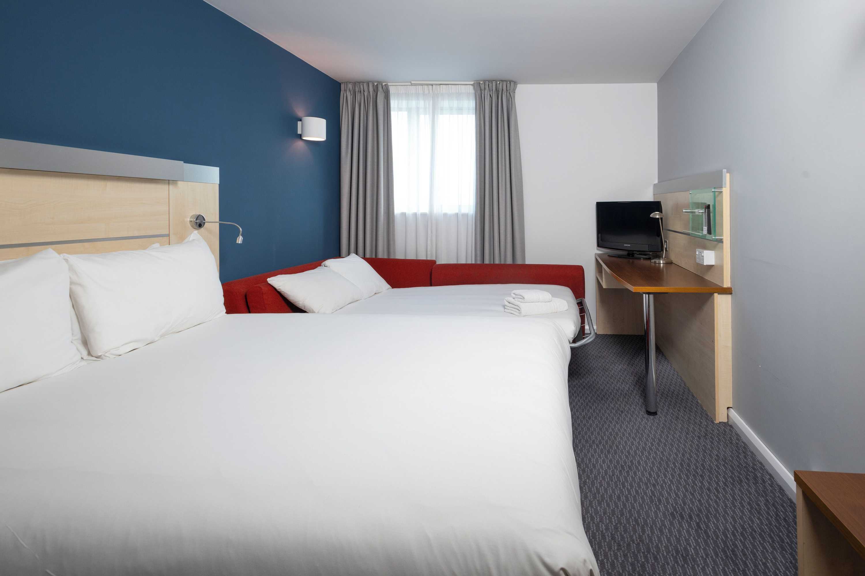 Gift card for Holiday Inn Express Swindon City Centre by Ihg Gift card for Holiday Inn Express Swindon City Centre by Ihg