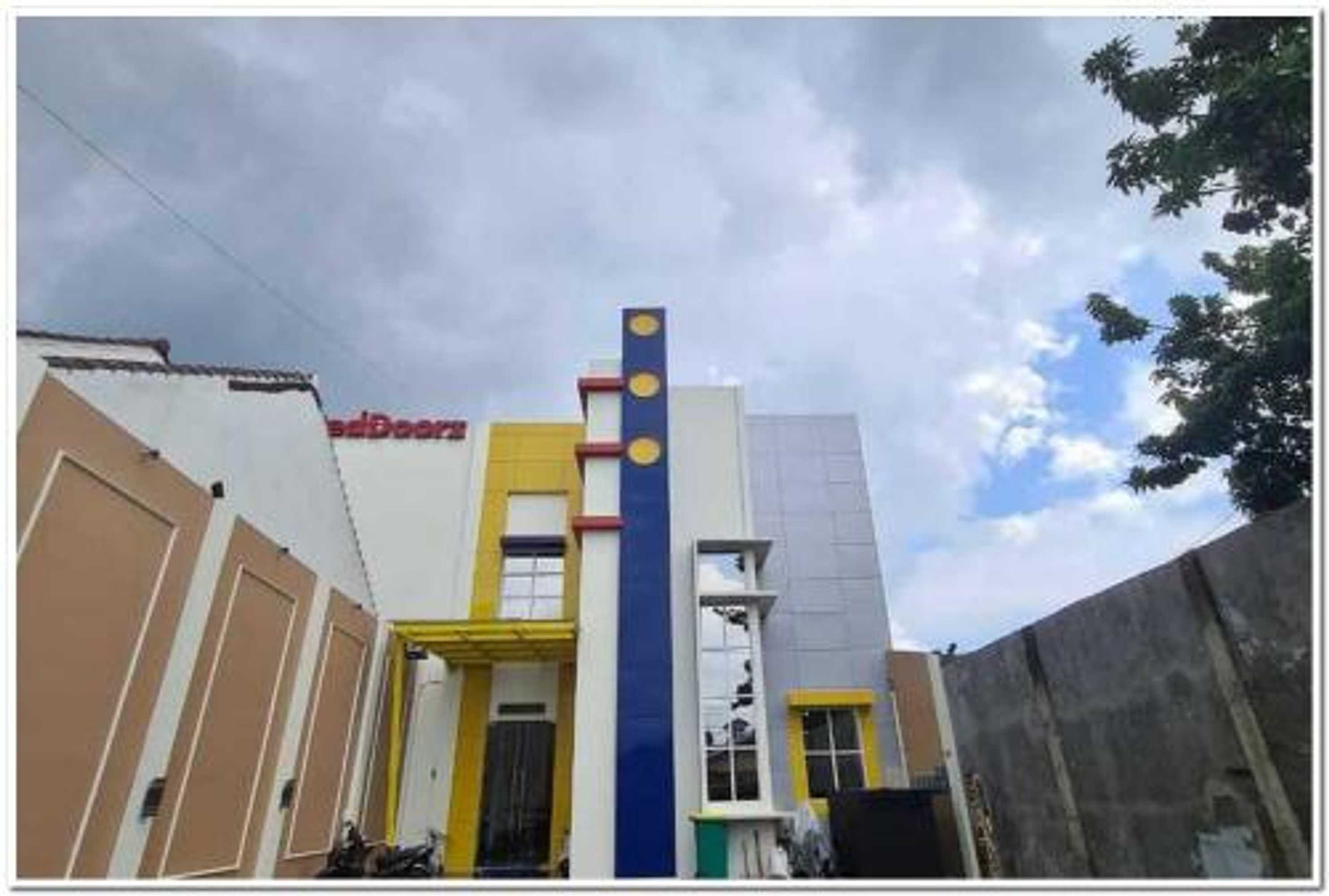 Gift card for Reddoorz Near Moro Mall Purwokerto 2 Gift card for Reddoorz Near Moro Mall Purwokerto 2