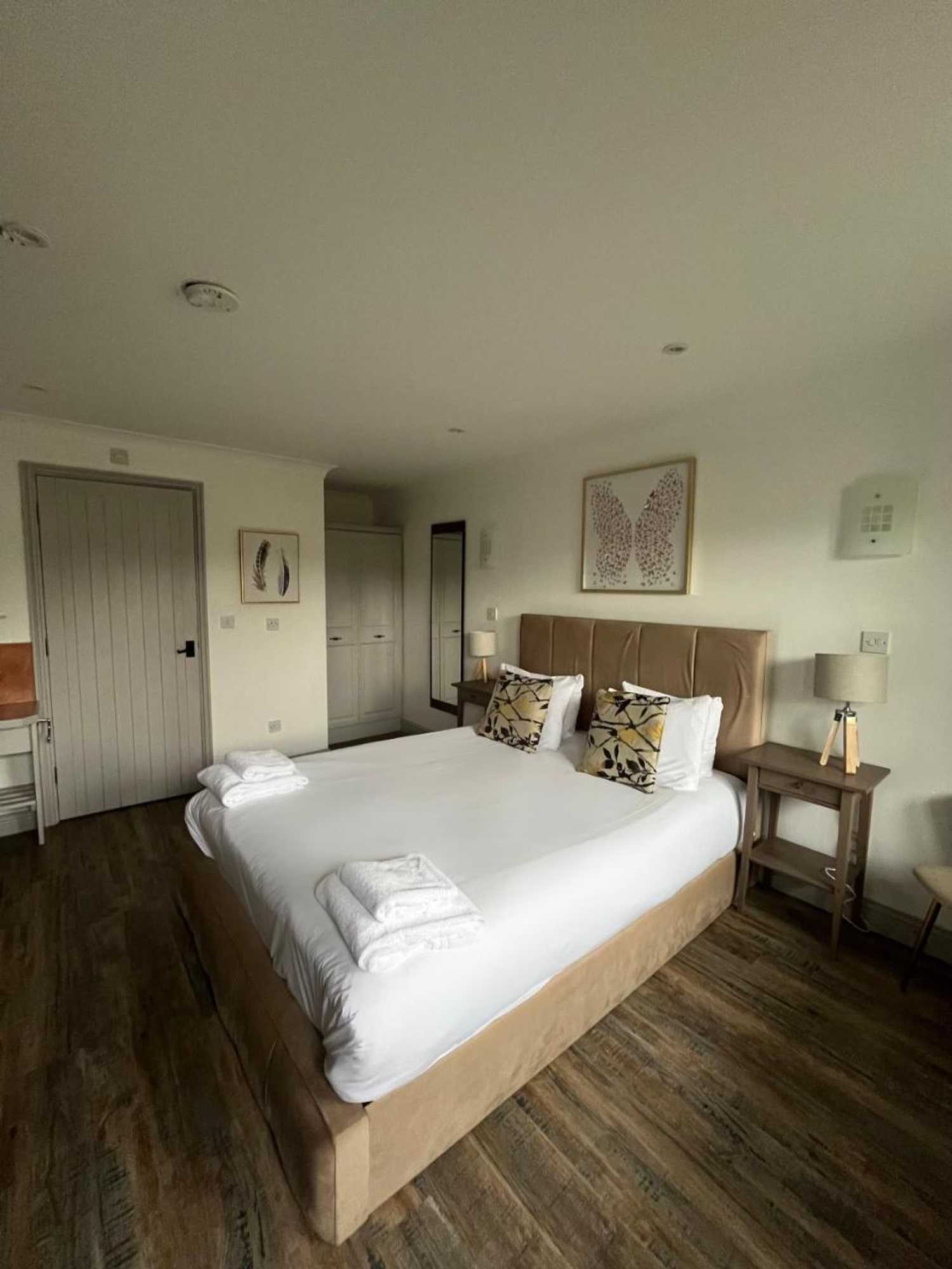 Gift card for Pine, Country Chalet Located in Pegsdon