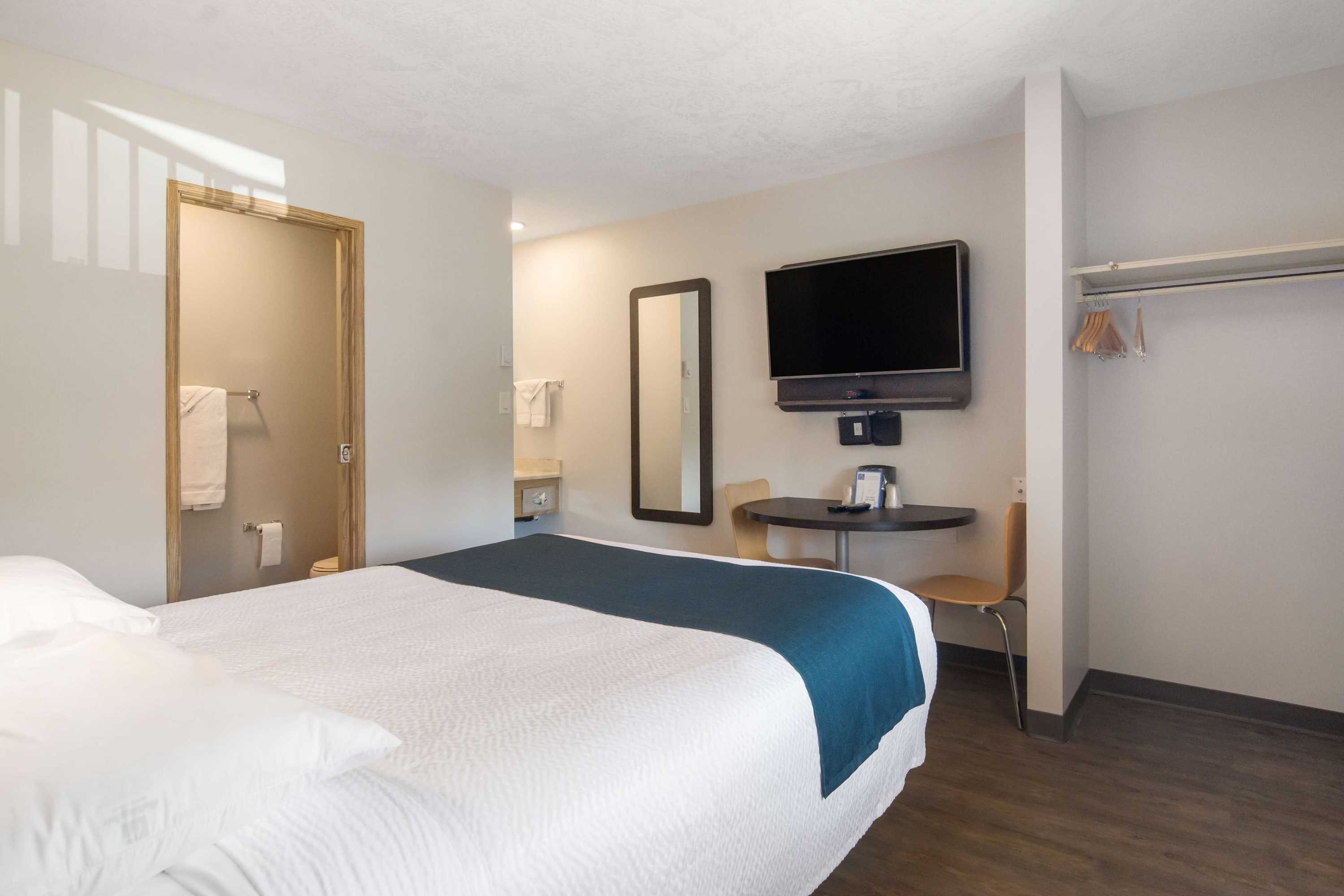 Gift card for Motel 6 Saanichton, BC - Victoria Airport Gift card for Motel 6 Saanichton, BC - Victoria Airport