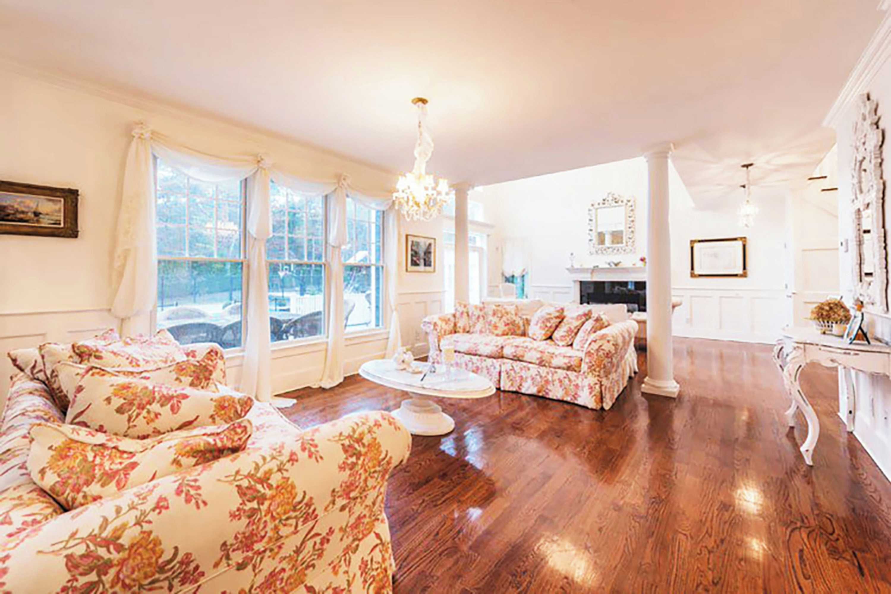 Gift card for Villa Charlotte - Elegant 7 Bedroom Gift card for Villa Charlotte - Elegant 7 Bedroom