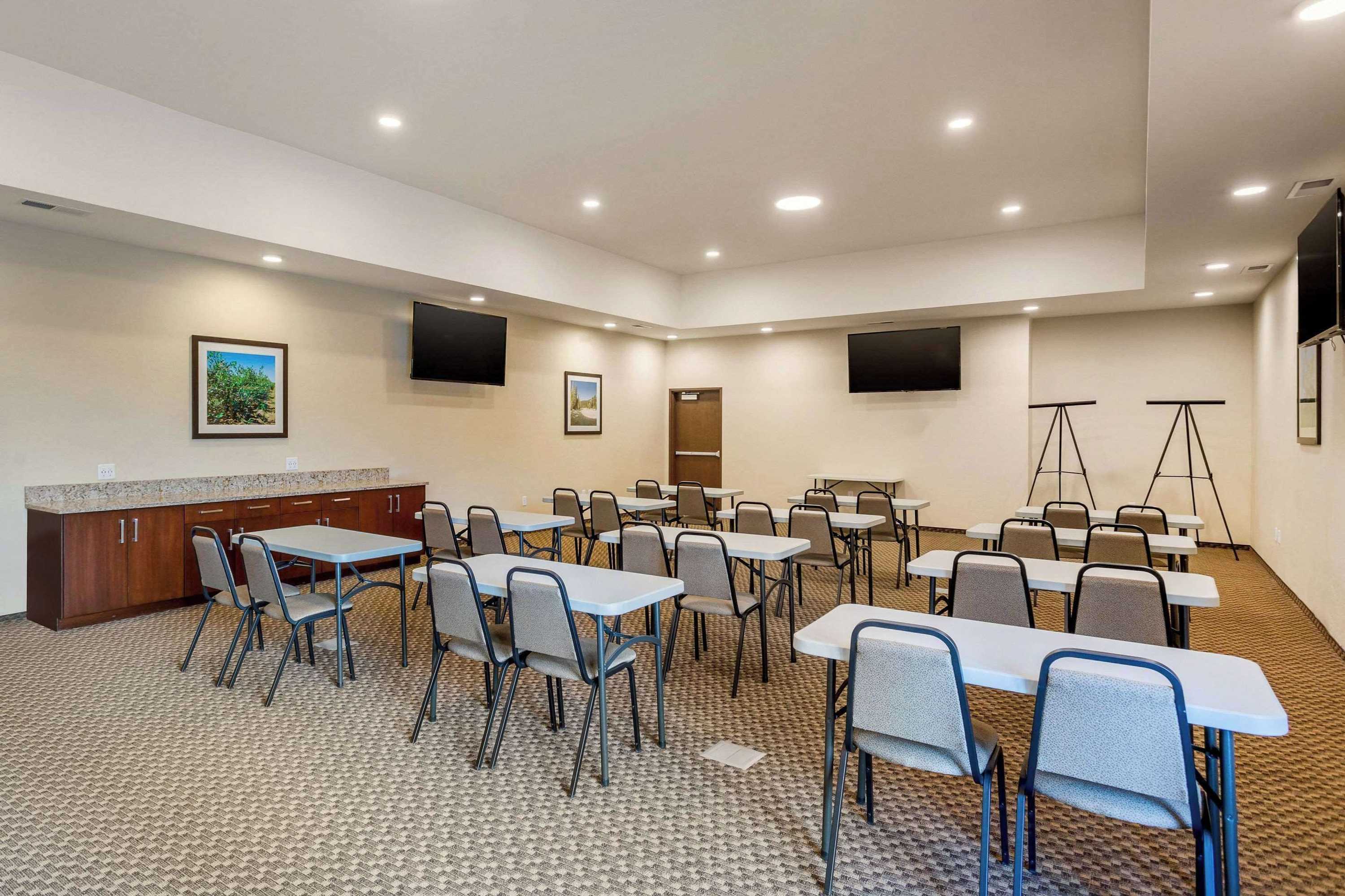 Gift card for Comfort Suites Burlington Near I-5