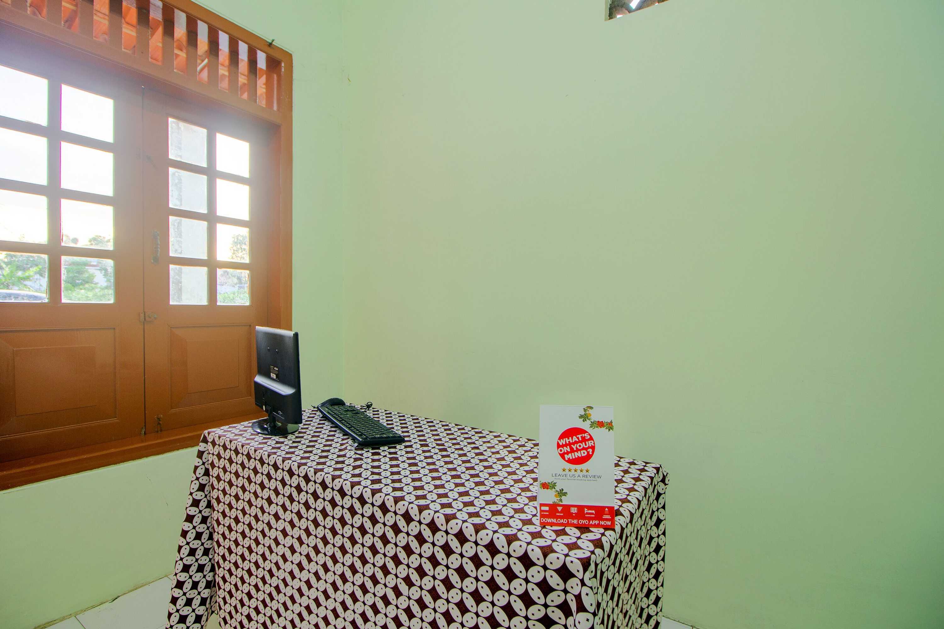 Gift card for Reddoorz Syariah Near Alun Alun Wonosari Gift card for Reddoorz Syariah Near Alun Alun Wonosari