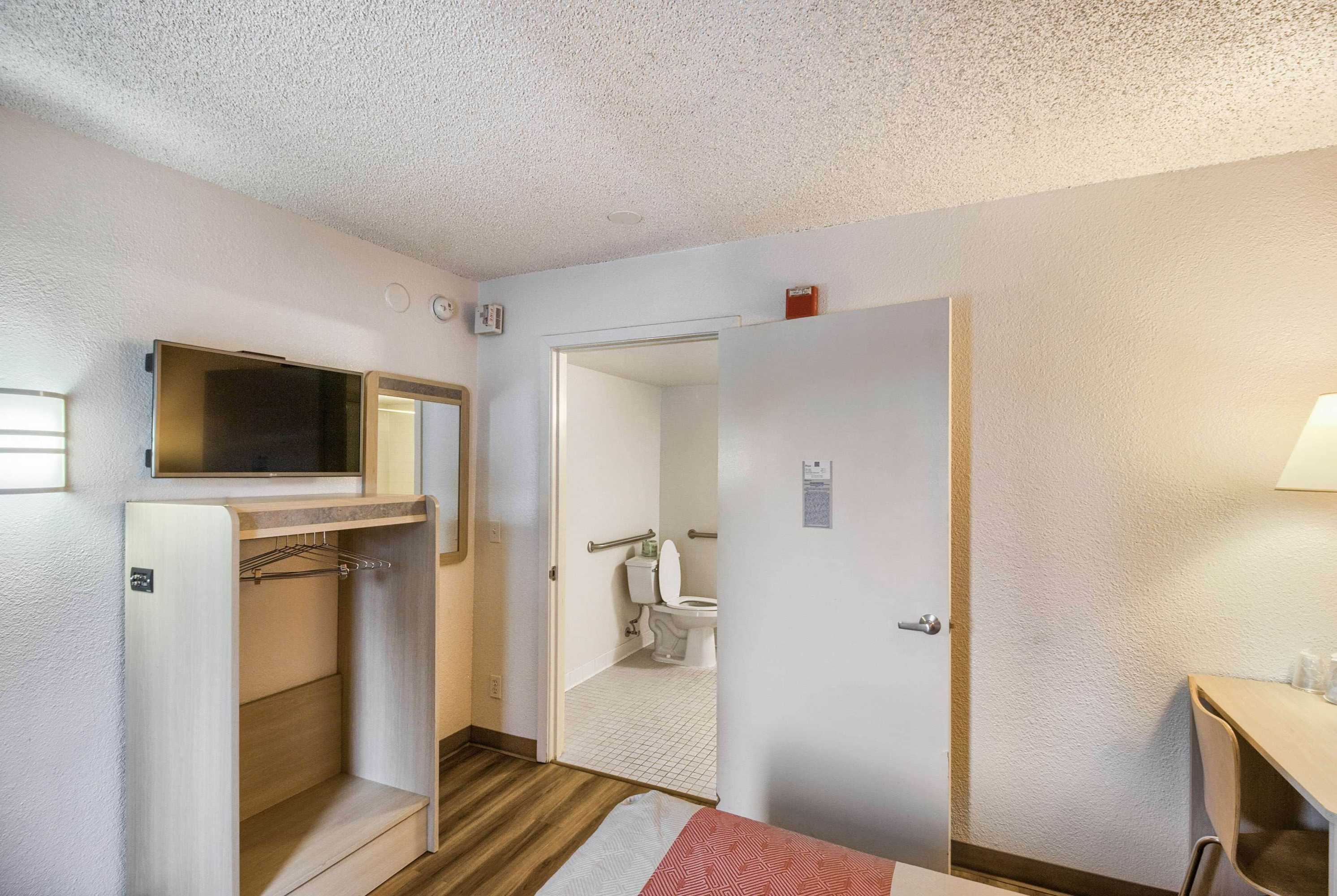 Gift card for Motel 6 Everett, WA - South Gift card for Motel 6 Everett, WA - South