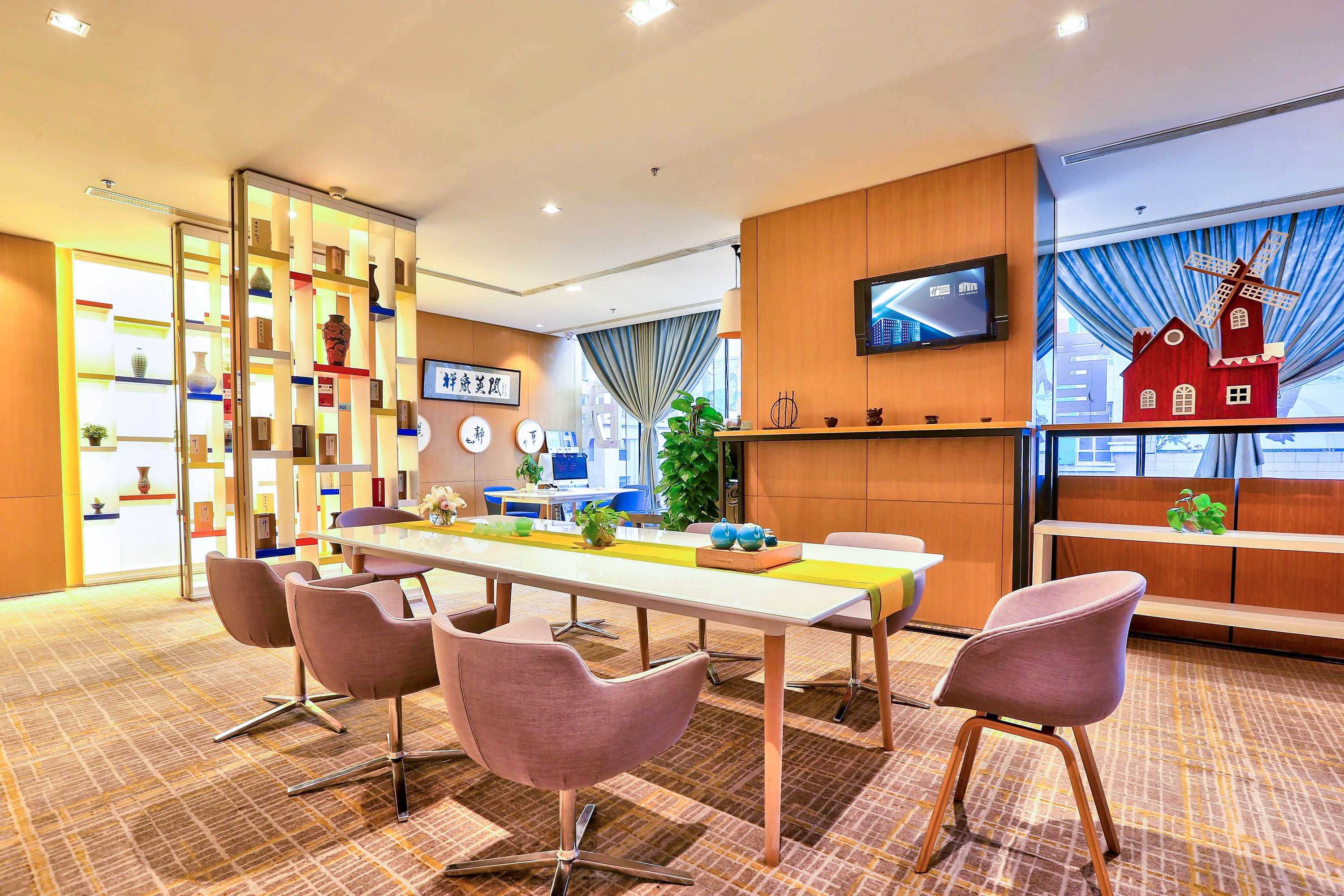 Gift card for Holiday Inn Express Dalian City Centre by Ihg Gift card for Holiday Inn Express Dalian City Centre by Ihg