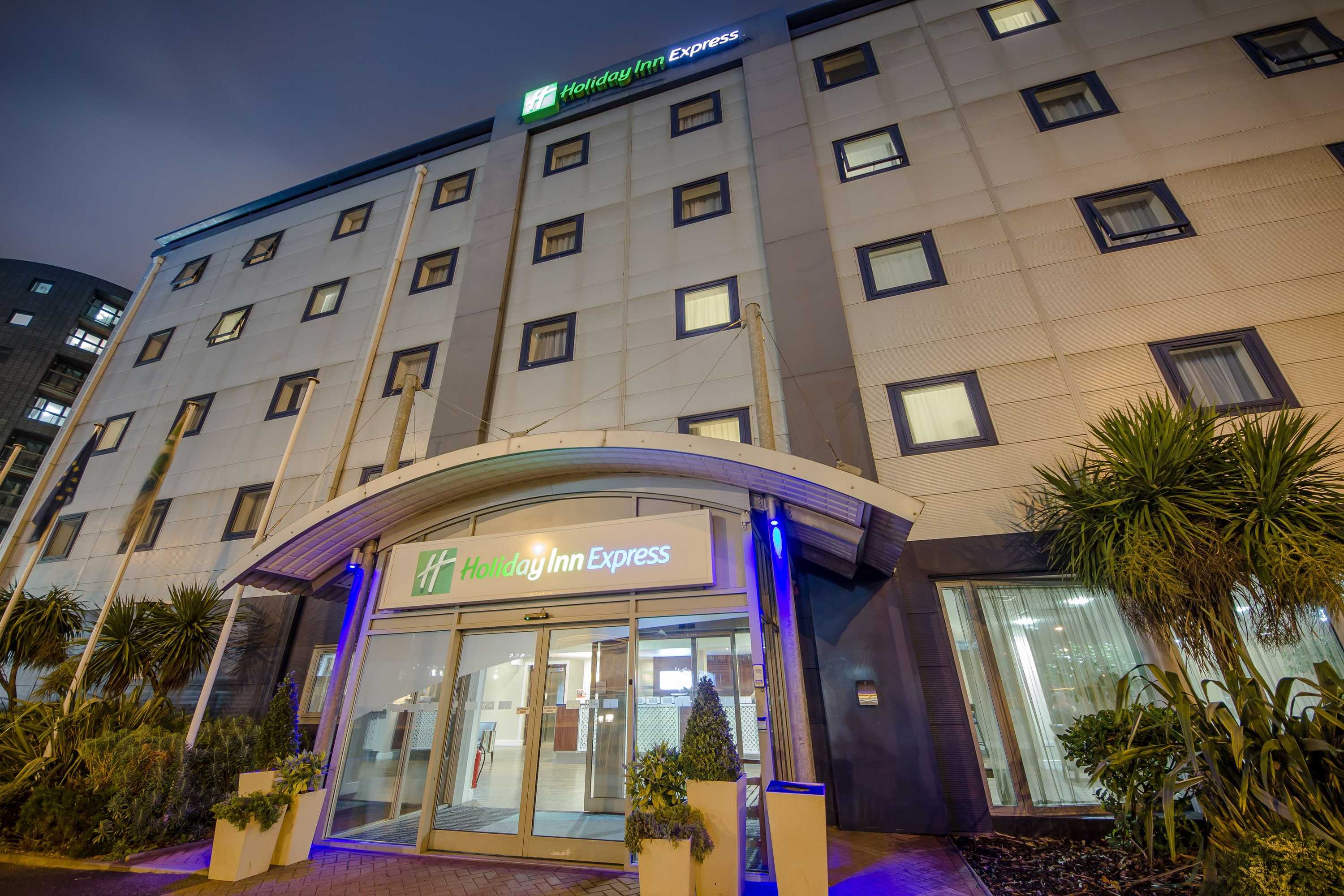 Gift card for Holiday Inn Express London-Royal Docks, Docklands by Ihg Gift card for Holiday Inn Express London-Royal Docks, Docklands by Ihg