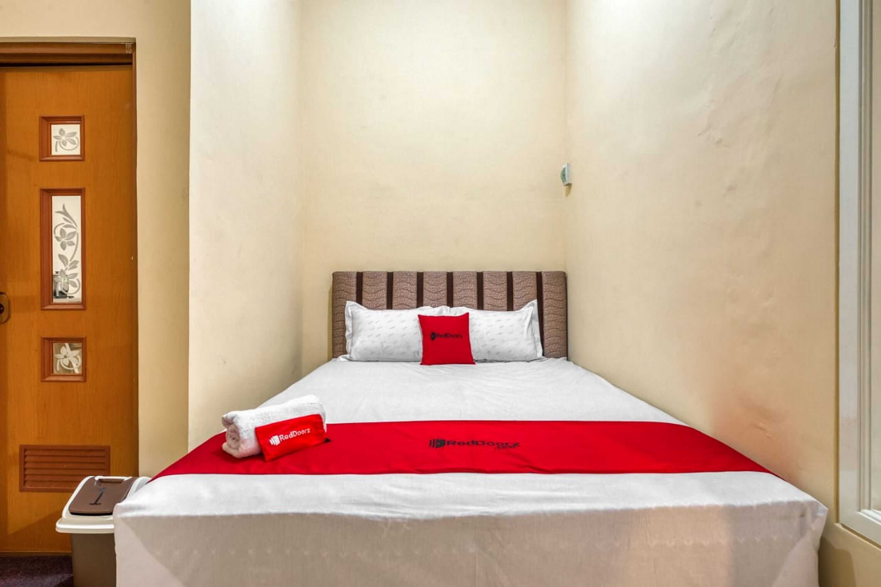 Gift card for Reddoorz Syariah Near Kebon Rojo Park Blitar Gift card for Reddoorz Syariah Near Kebon Rojo Park Blitar