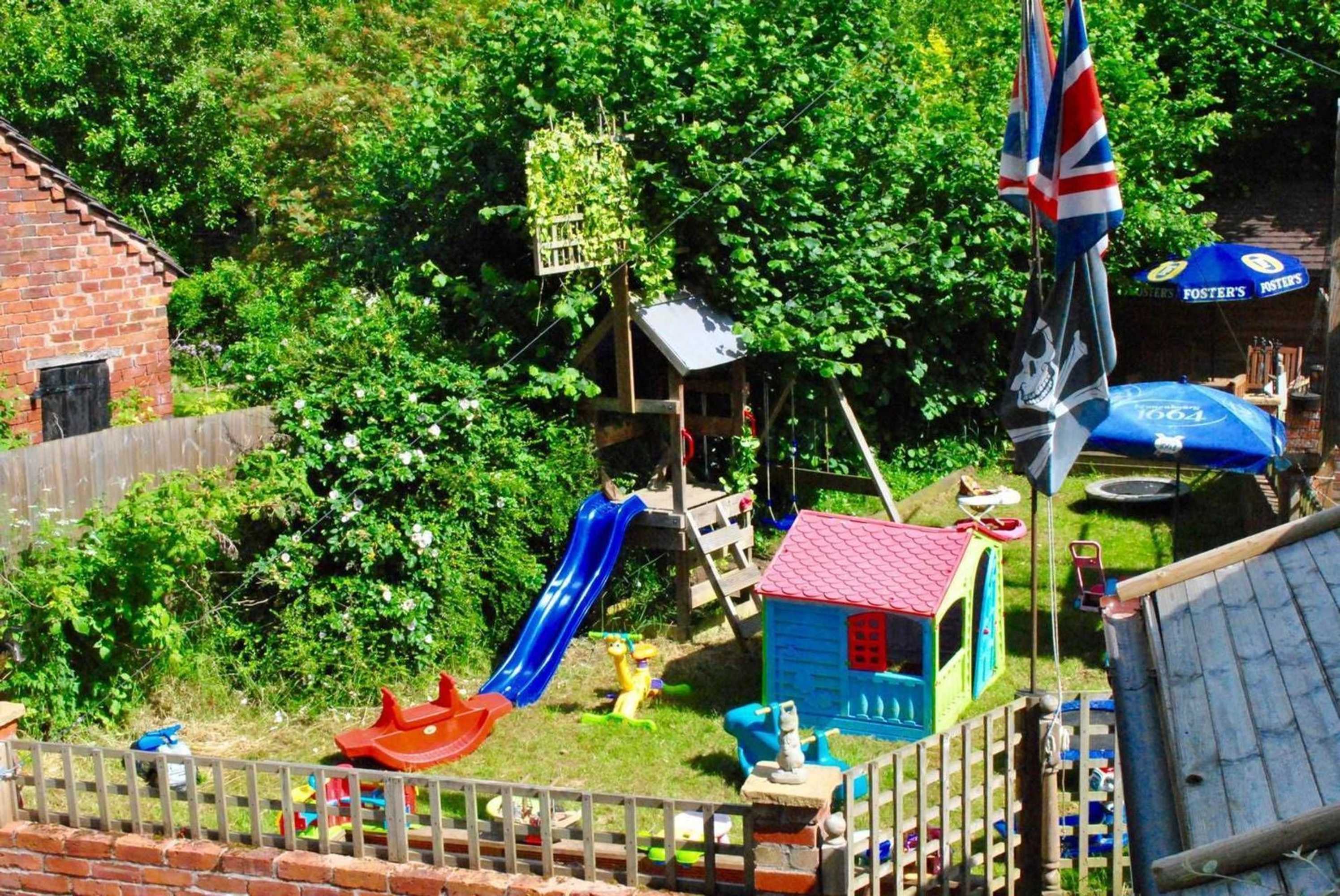Gift card for Squirrel Barn. Hi-Spec. Hot Tub & Wifi. Sleeps 14 Gift card for Squirrel Barn. Hi-Spec. Hot Tub & Wifi. Sleeps 14