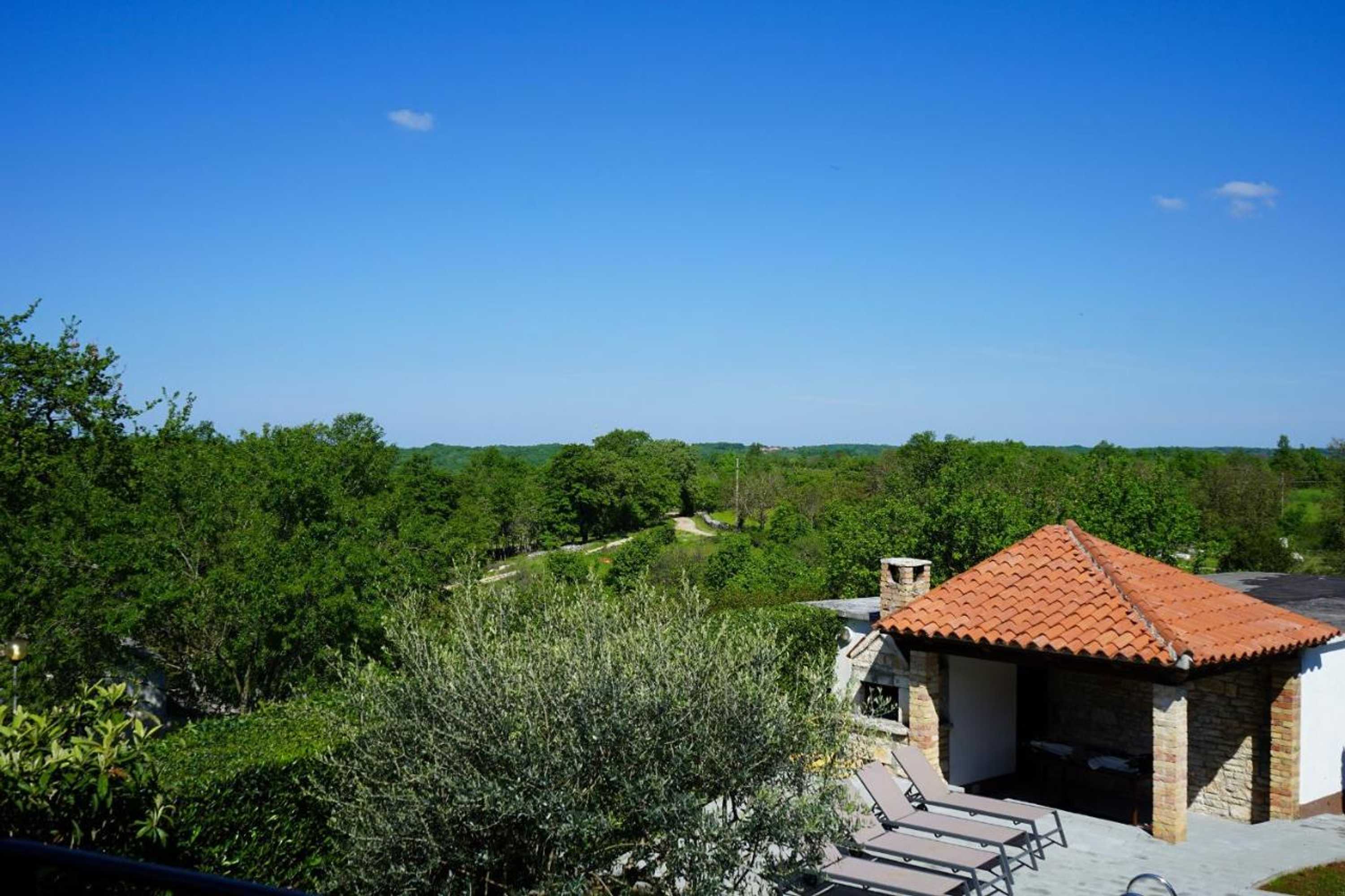 Gift card for Leon With Private Pool