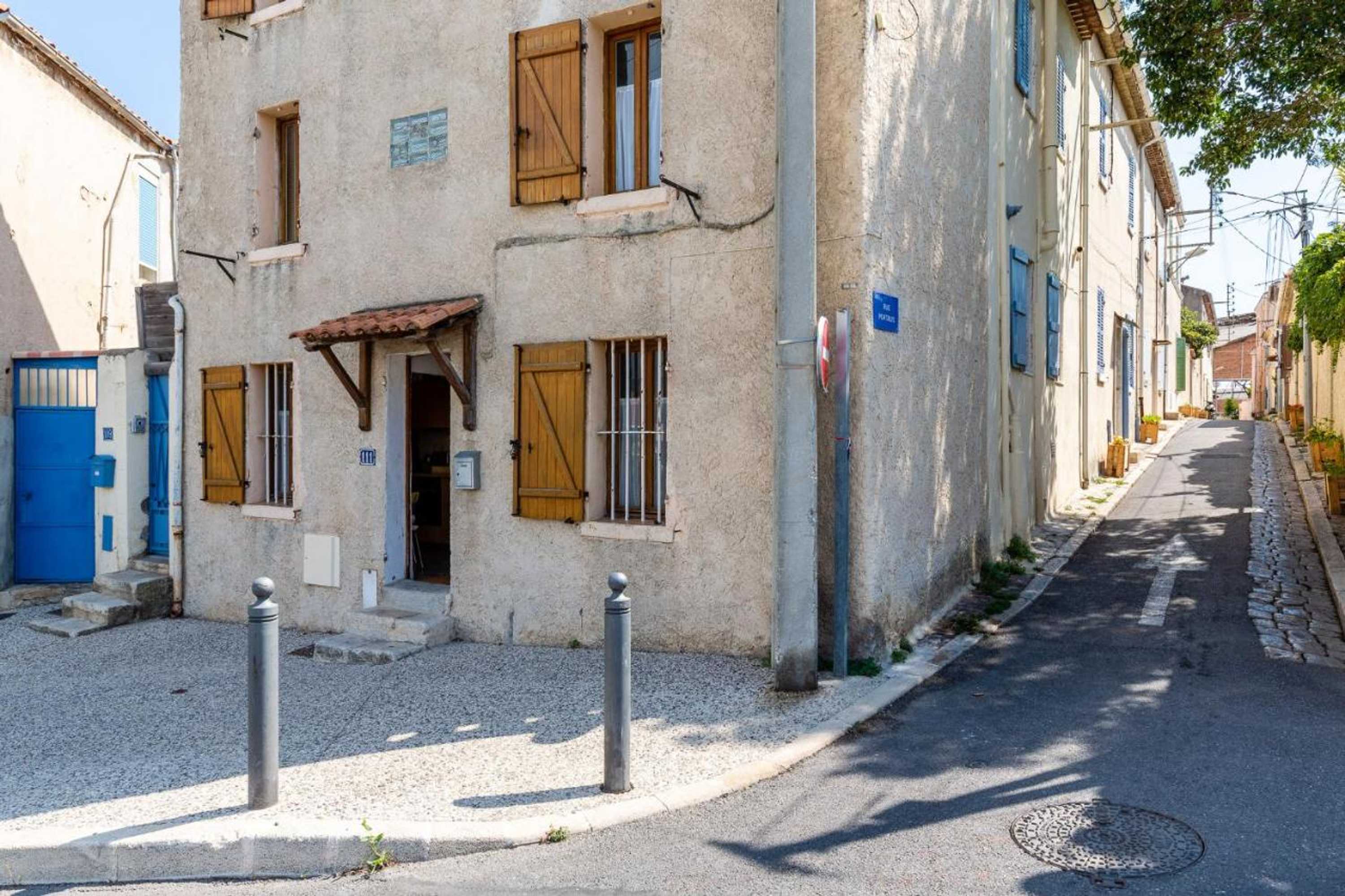 Gift card for The Crew House LA Ciotat - 3 Chambres et Box Privatif au Dessus du Vieux Port Gift card for The Crew House LA Ciotat - 3 Chambres et Box Privatif au Dessus du Vieux Port