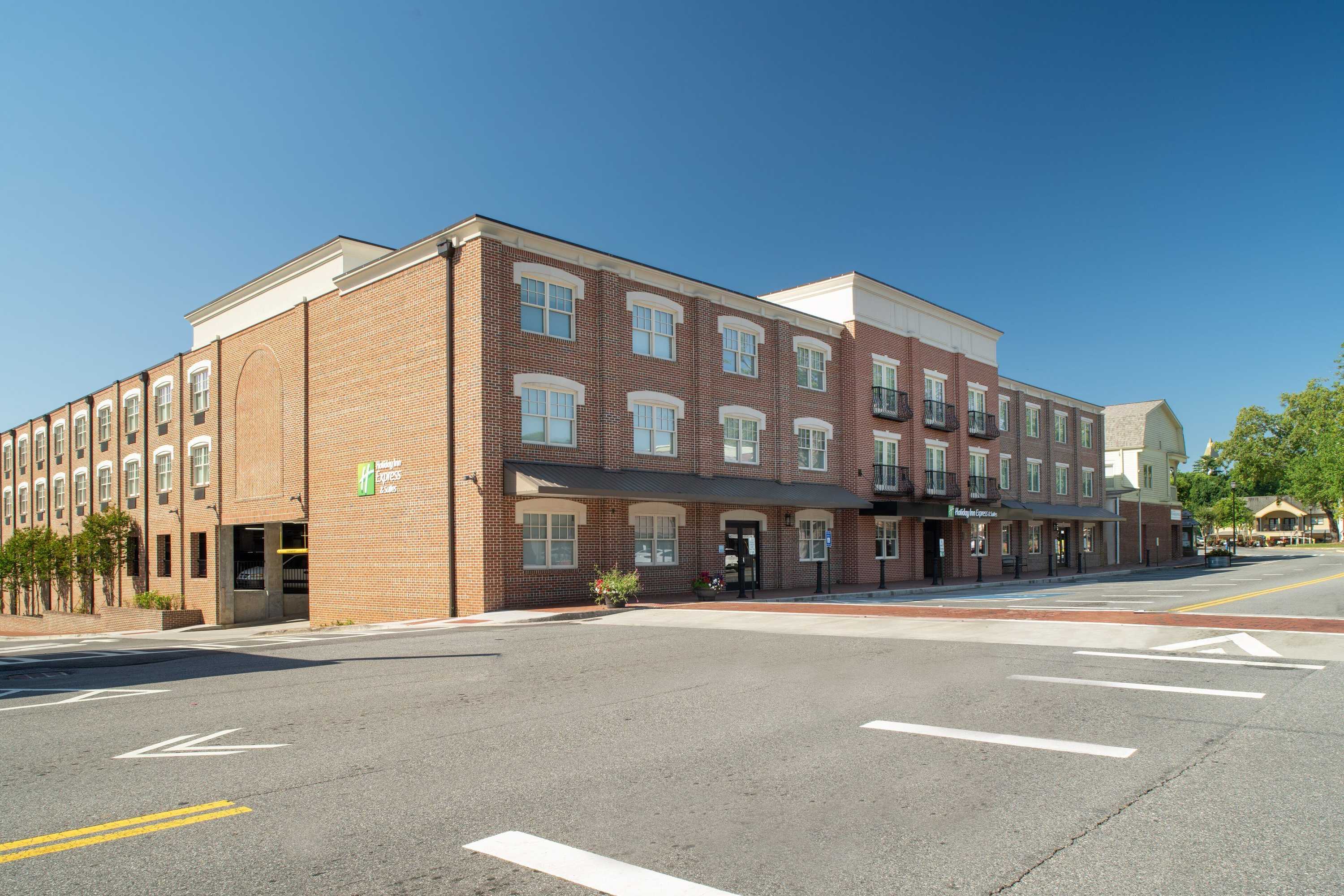 Gift card for Holiday Inn Express & Suites Dahlonega by Ihg Gift card for Holiday Inn Express & Suites Dahlonega by Ihg