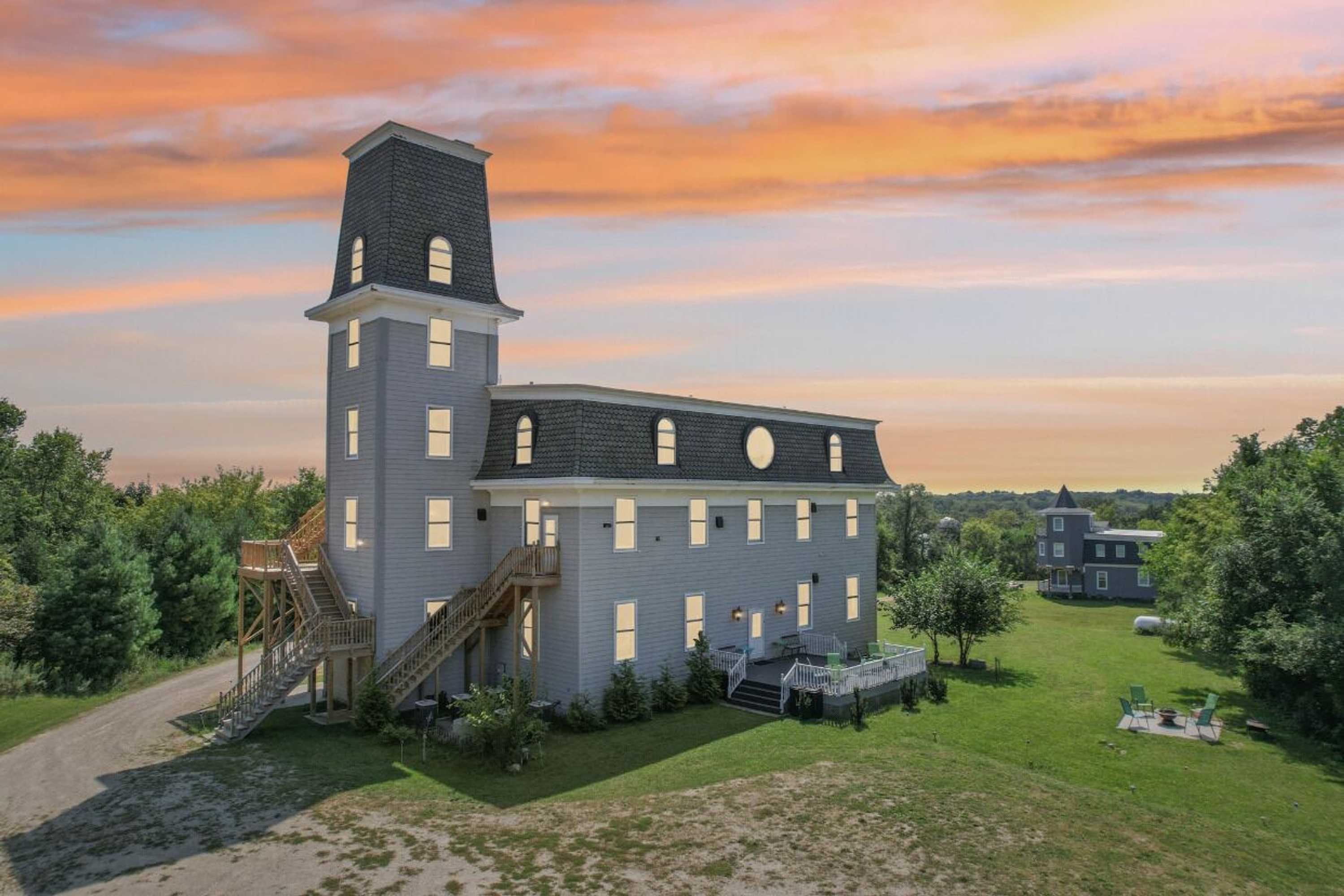 Gift card for The Starlight Tower Ocean Breeze Suite 1 Bedroom Apartment Hotel by Redawning