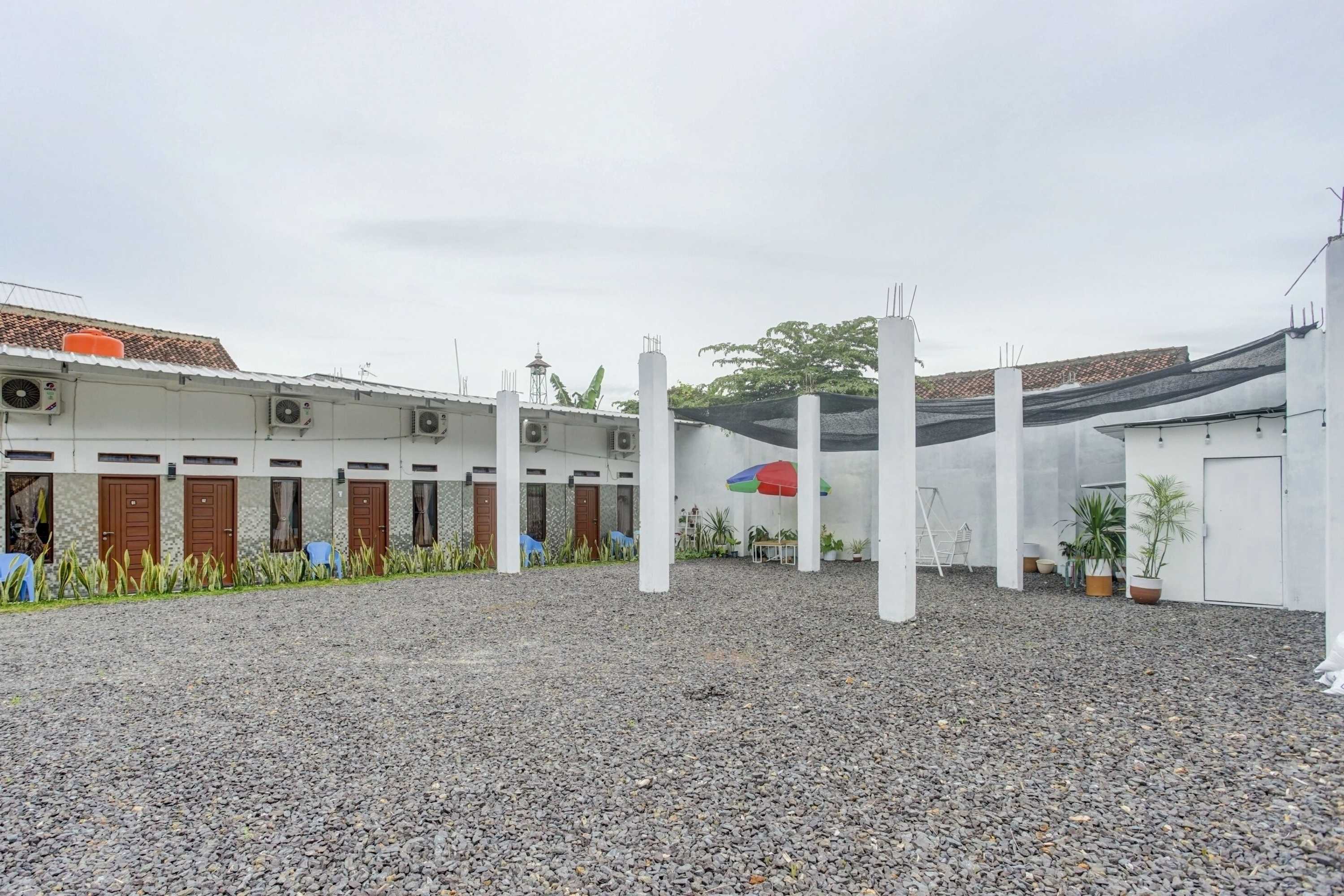 Gift card for Oyo 90124 Oemah Ratu Hostel Syariah Gift card for Oyo 90124 Oemah Ratu Hostel Syariah