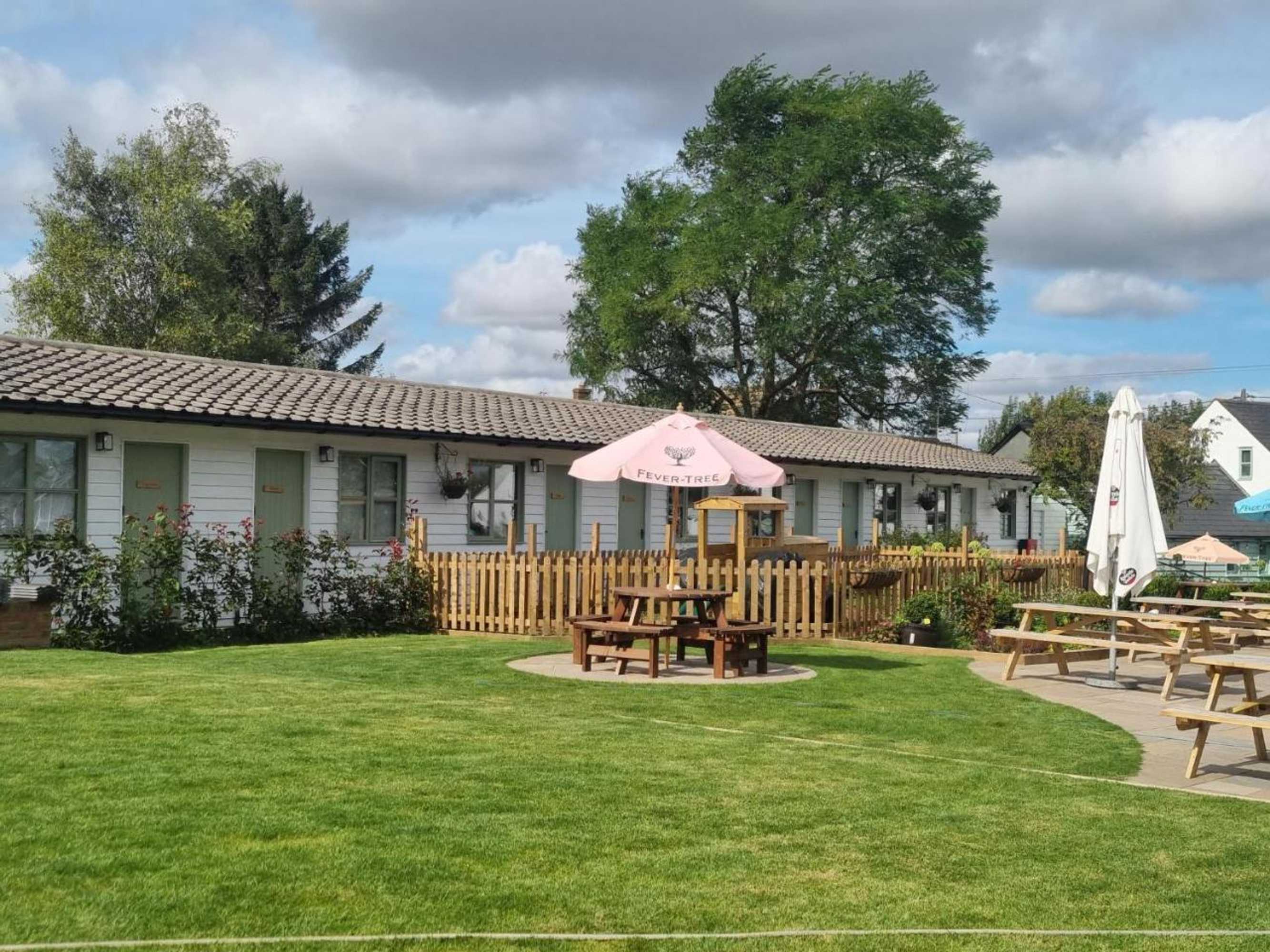 Gift card for Oak, Country Chalet Located in Pegsdon