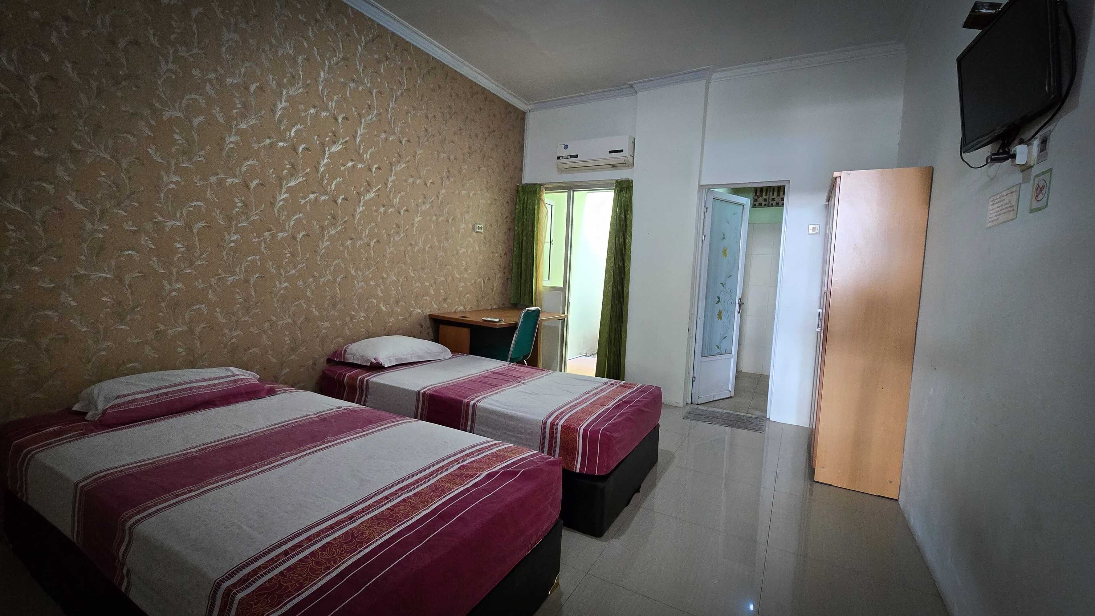 Gift card for Oyo 338 Guest House Omah Manahan Syariah Gift card for Oyo 338 Guest House Omah Manahan Syariah