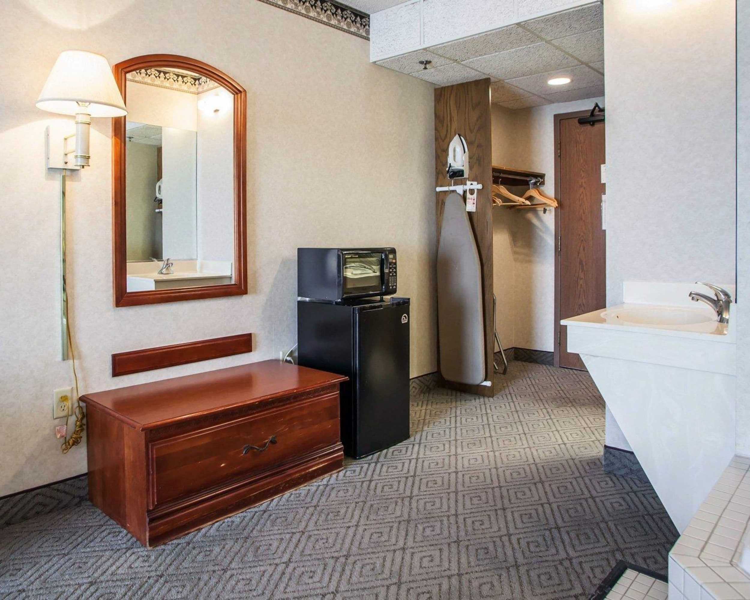 Gift card for Rodeway Inn & Suites Milwaukee Airport Gift card for Rodeway Inn & Suites Milwaukee Airport