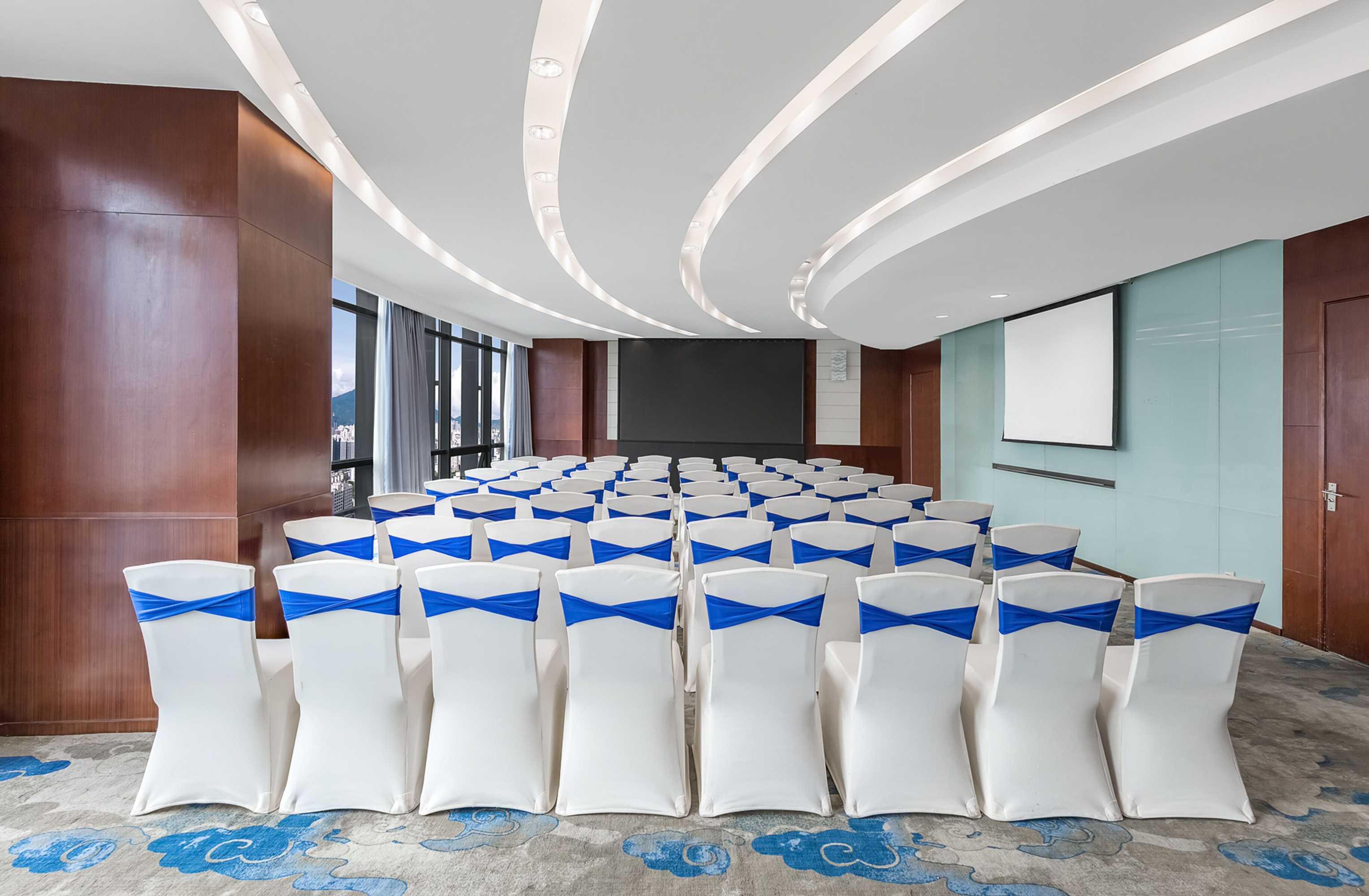 Gift card for Huaqiang Plaza Hotel Shenzhen, Enjoy Complimentary Mini Bar & Night Snack, Add Breakfast - Enjoy Complimentary Afternoon Tea Gift card for Huaqiang Plaza Hotel Shenzhen, Enjoy Complimentary Mini Bar & Night Snack, Add Breakfast - Enjoy Complimentary Afternoon Tea