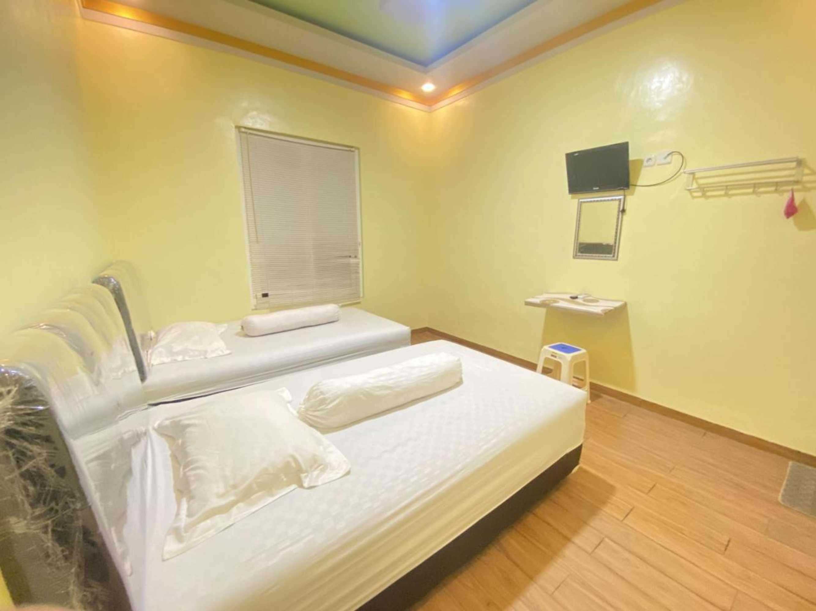 Gift card for Homestay RN Near Taman Bambu Runcing Polewali Mitra Reddoorz