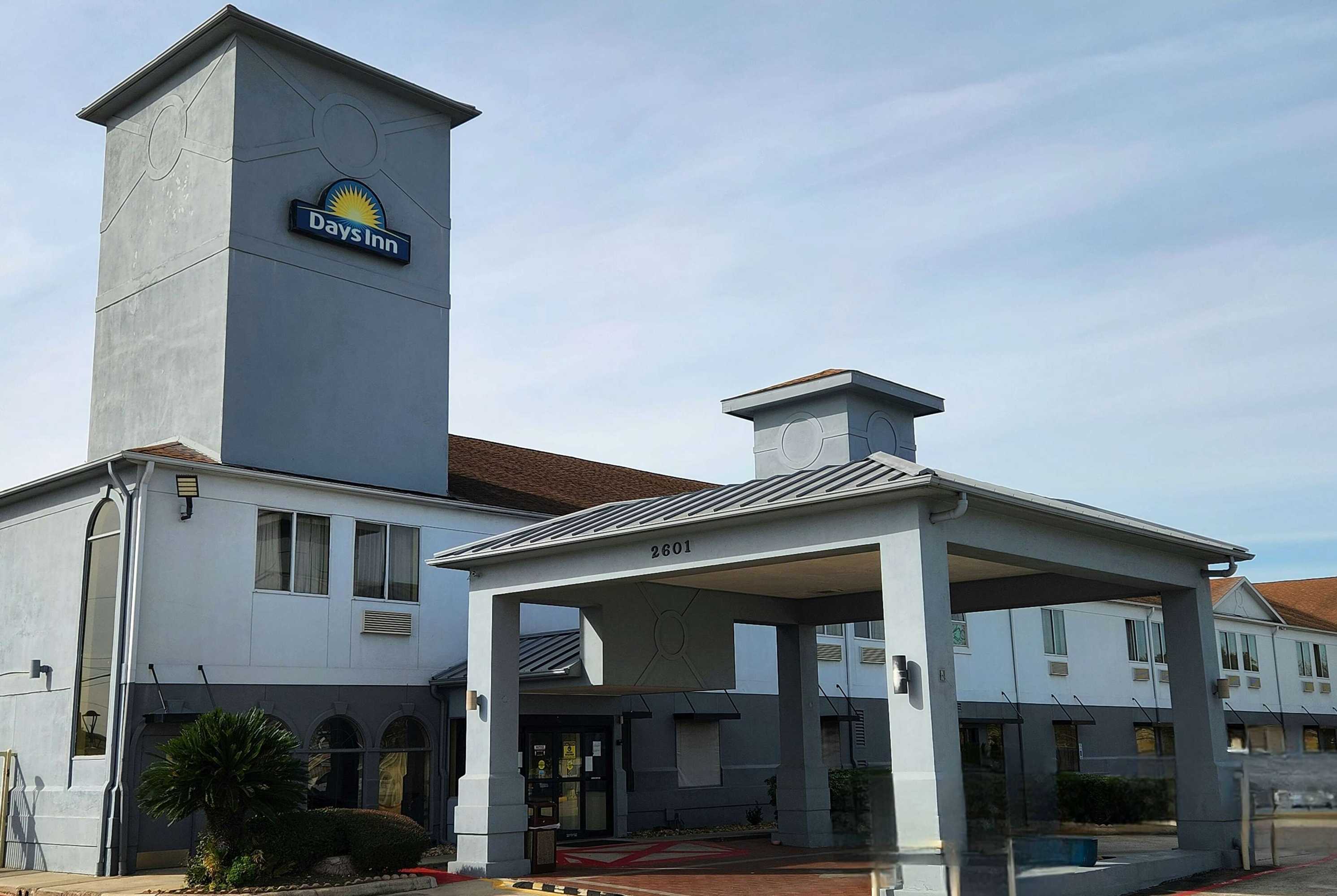 Gift card for Days Inn & Suites by Wyndham Pasadena Gift card for Days Inn & Suites by Wyndham Pasadena
