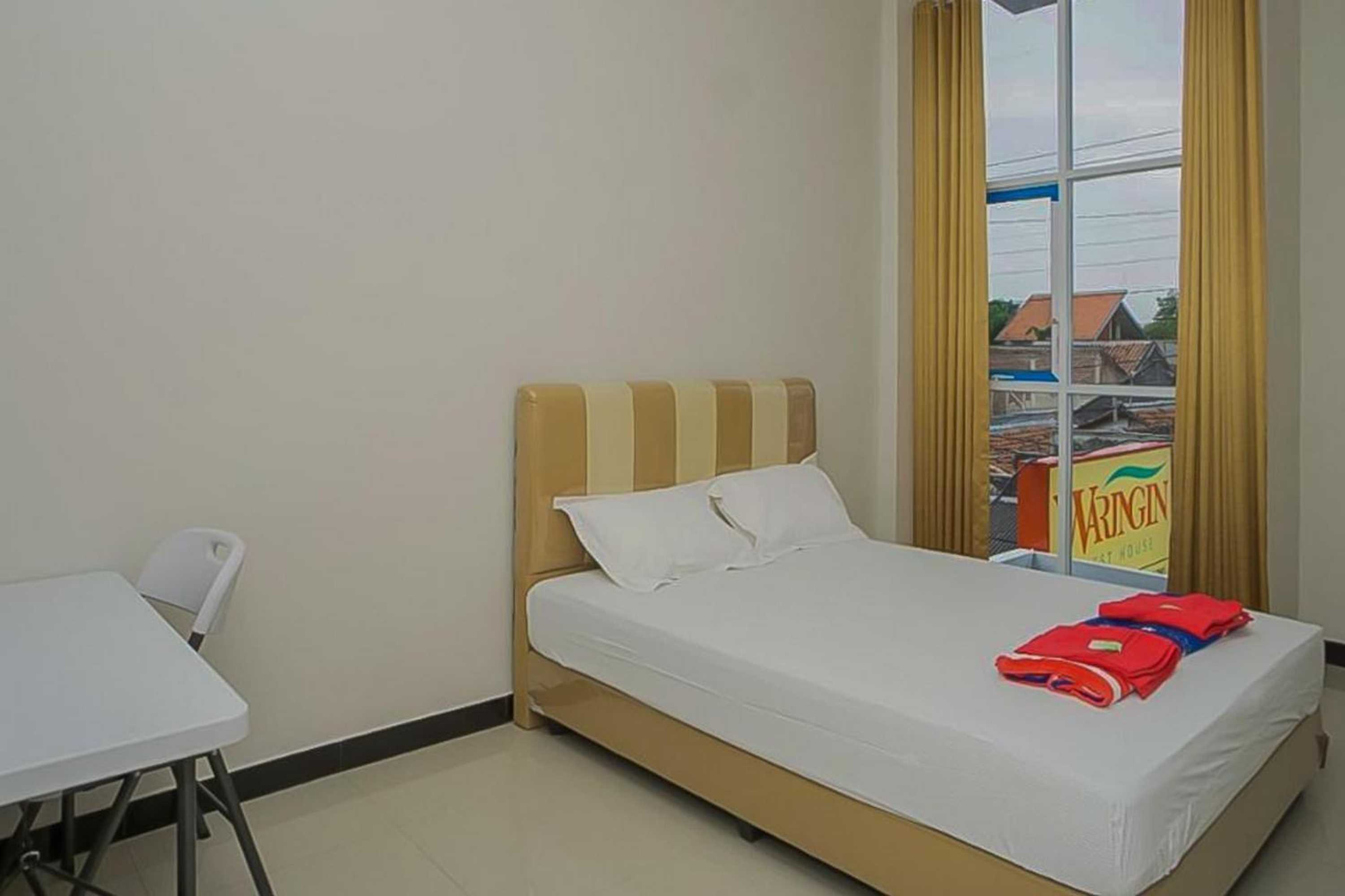 Gift card for Waringin Guest House Tegal Mitra Reddoorz Gift card for Waringin Guest House Tegal Mitra Reddoorz