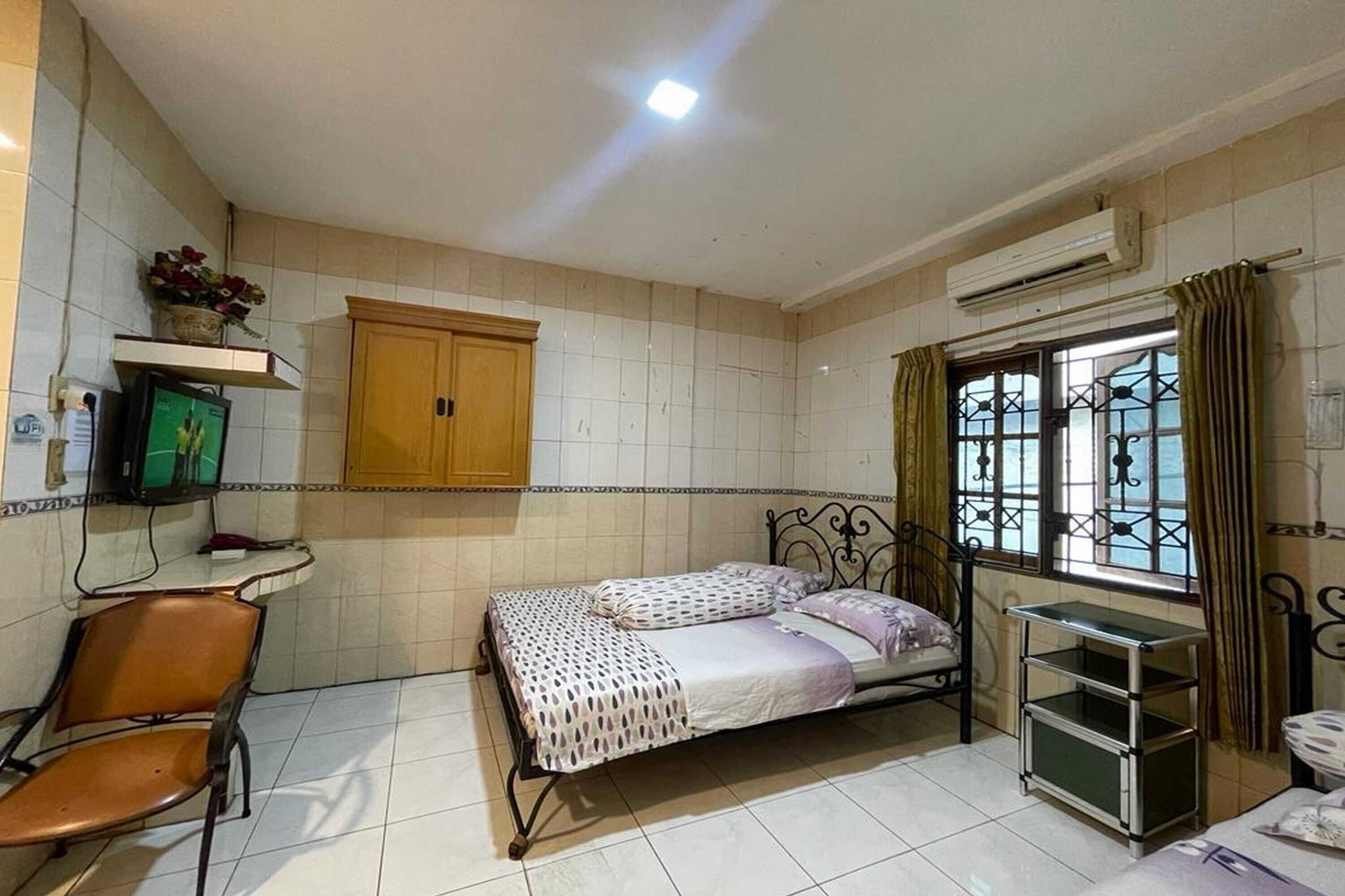 Gift card for Oyo 93502 Homestay Pakmuklis Syariah 2 Near Taman Mini Lhokseumawe