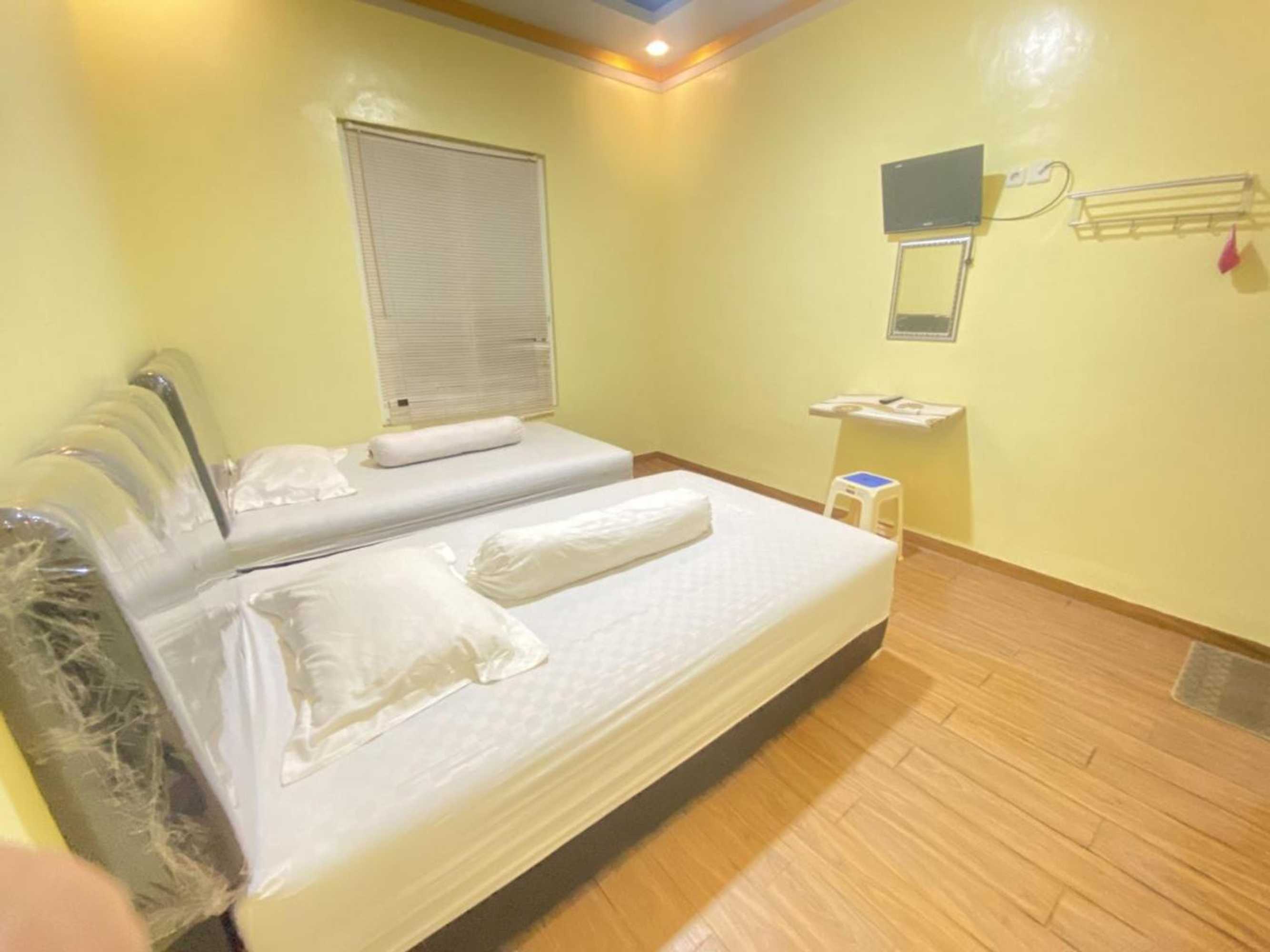 Gift card for Homestay RN Near Taman Bambu Runcing Polewali Mitra Reddoorz