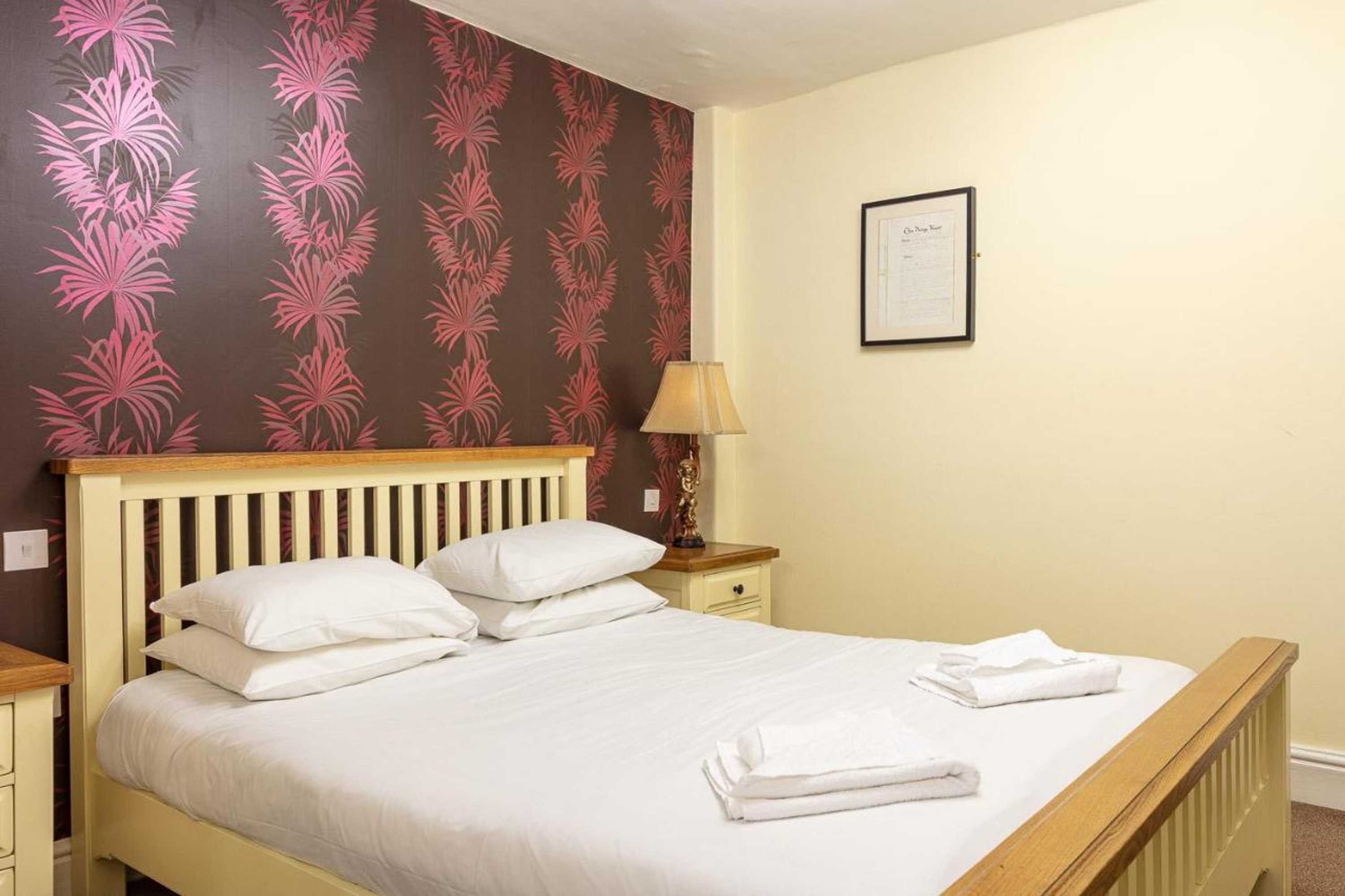 Gift card for The New Inn by Roomsbooked Gift card for The New Inn by Roomsbooked