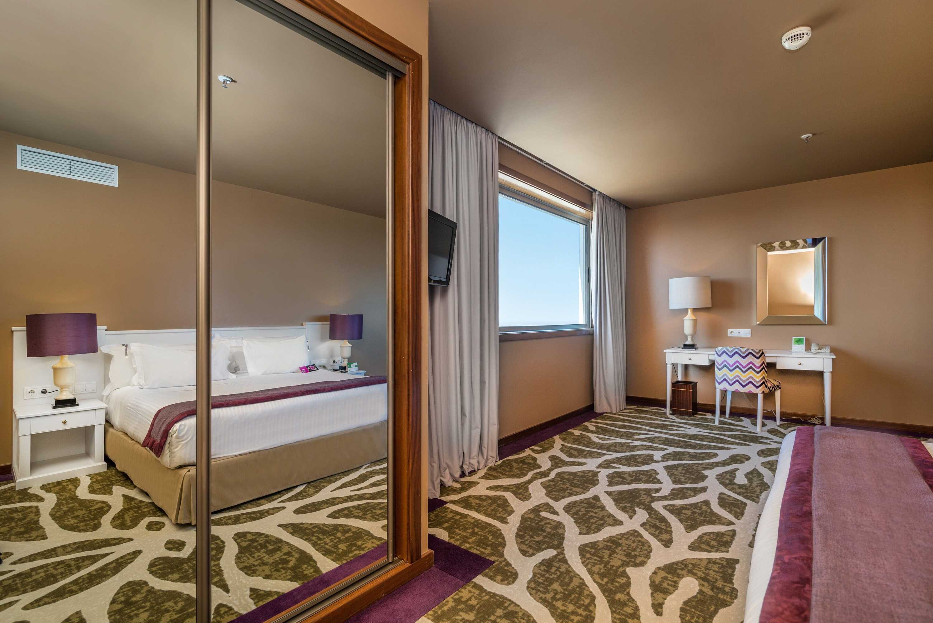 Gift card for Holiday Inn Porto Gaia by Ihg Gift card for Holiday Inn Porto Gaia by Ihg