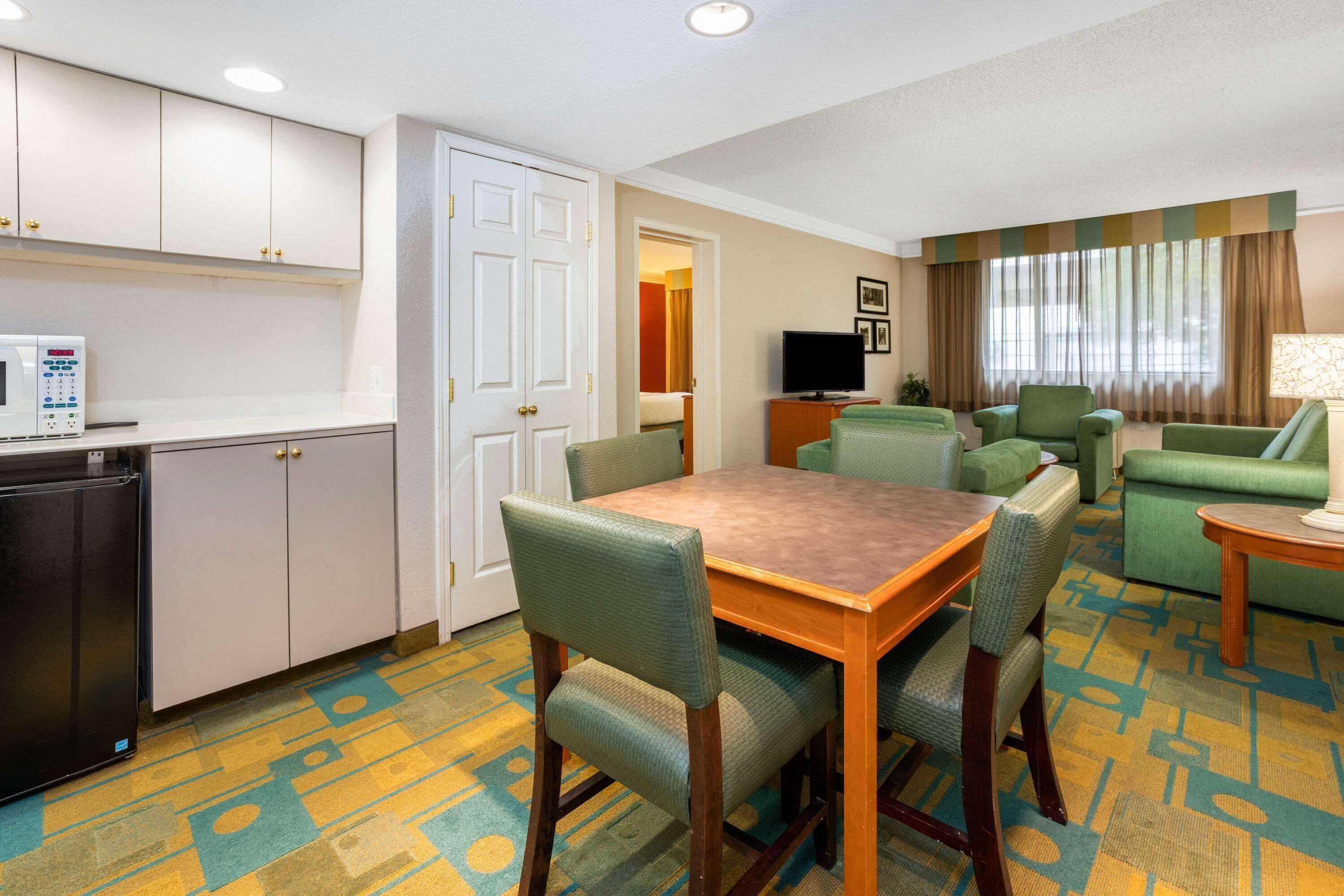 Gift card for La Quinta Inn & Suites by Wyndham Seattle Sea-Tac Airport Gift card for La Quinta Inn & Suites by Wyndham Seattle Sea-Tac Airport