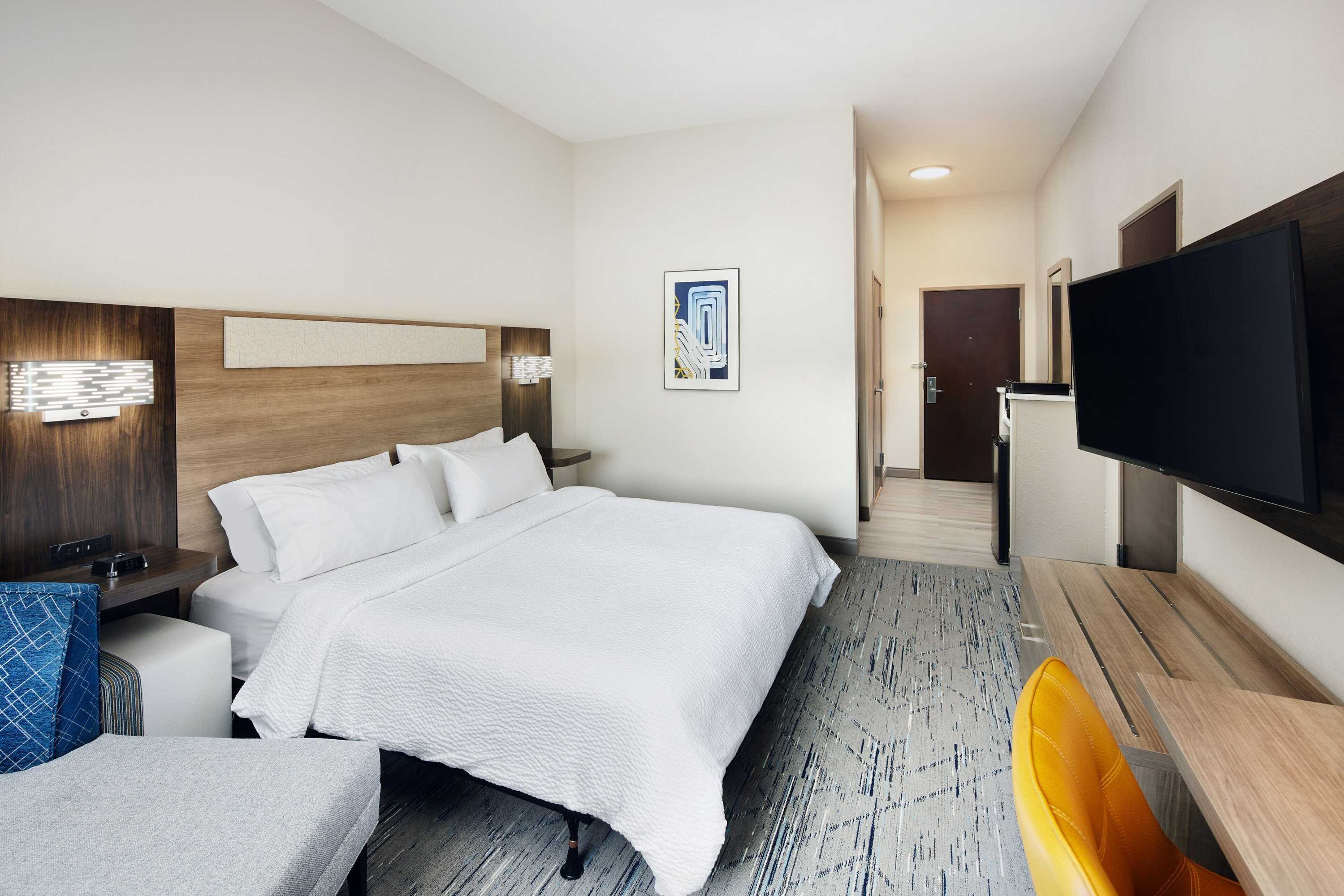 Gift card for Holiday Inn Express & Suites Bridgeport by Ihg Gift card for Holiday Inn Express & Suites Bridgeport by Ihg