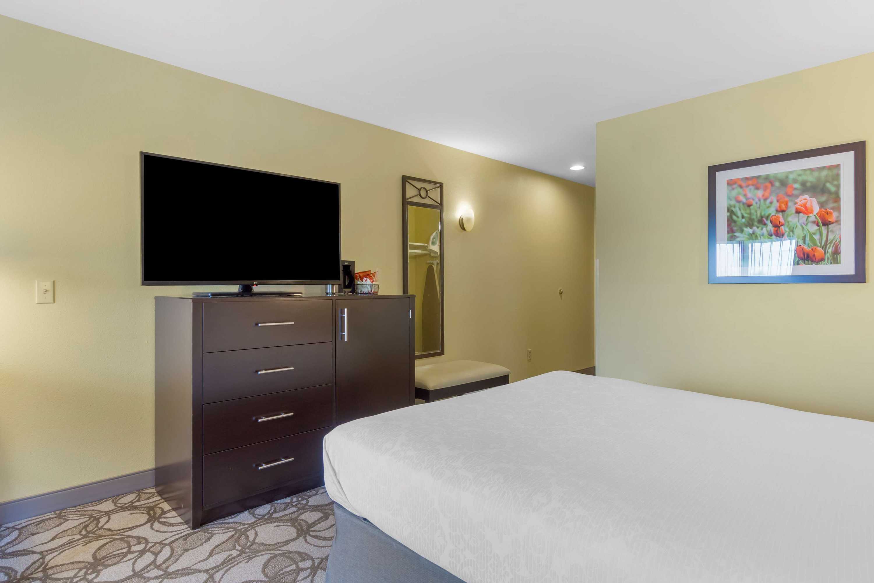 Gift card for Best Western Plus Plaza by The Green Gift card for Best Western Plus Plaza by The Green