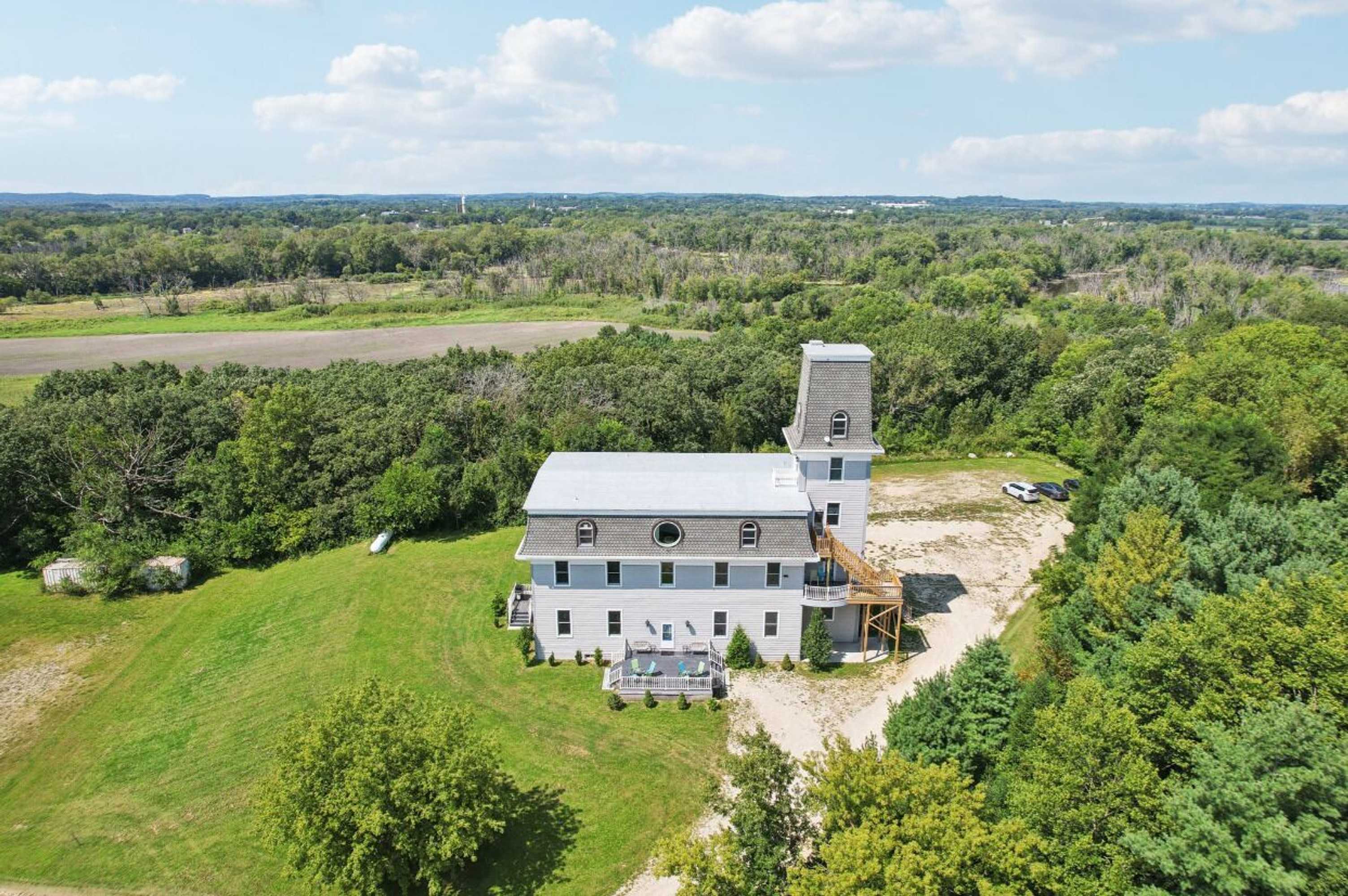 Gift card for The Starlight Tower Ocean Breeze Suite 1 Bedroom Apartment Hotel by Redawning