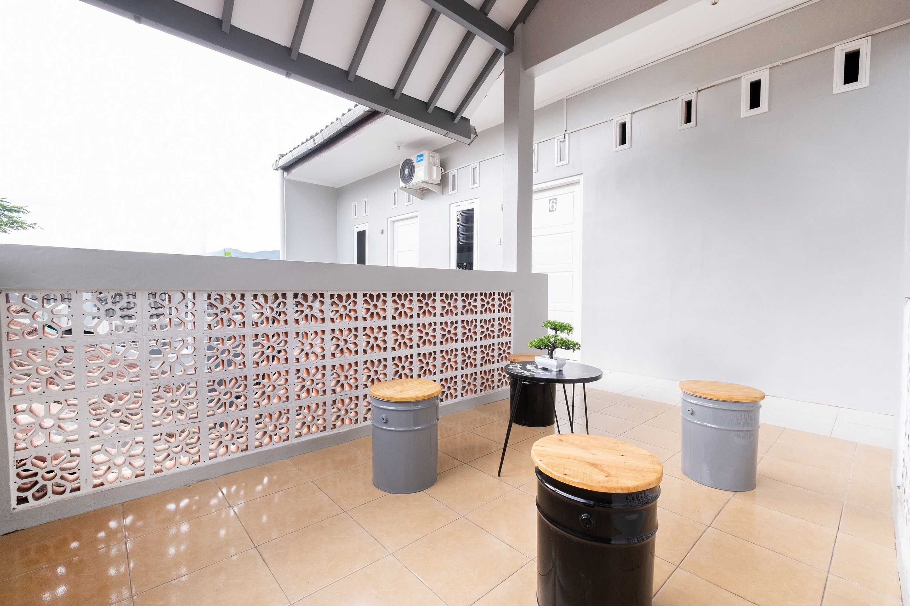 Gift card for Super Oyo 2727 Nareswari Guest House Syariah Gift card for Super Oyo 2727 Nareswari Guest House Syariah