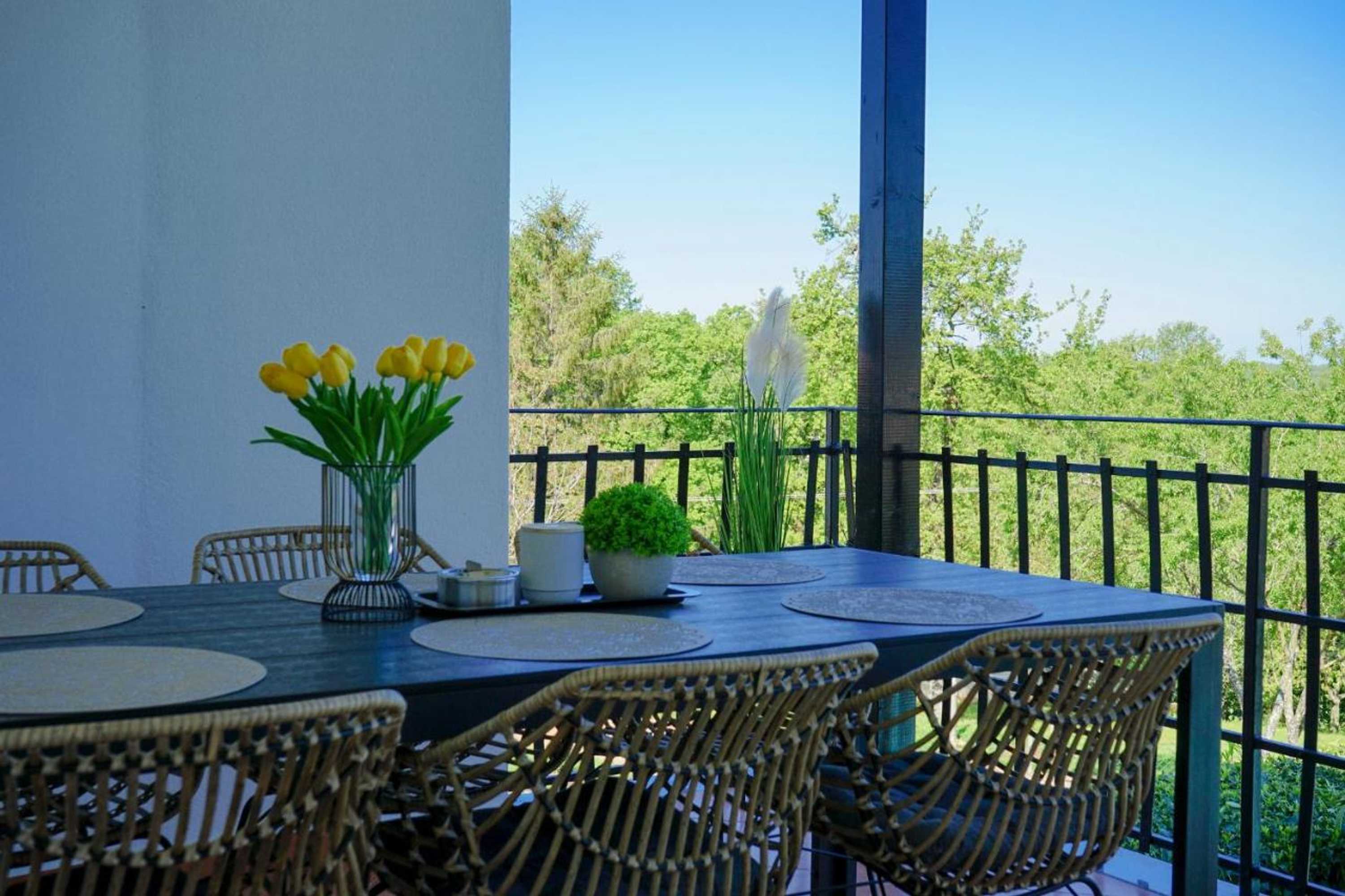 Gift card for Leon With Private Pool