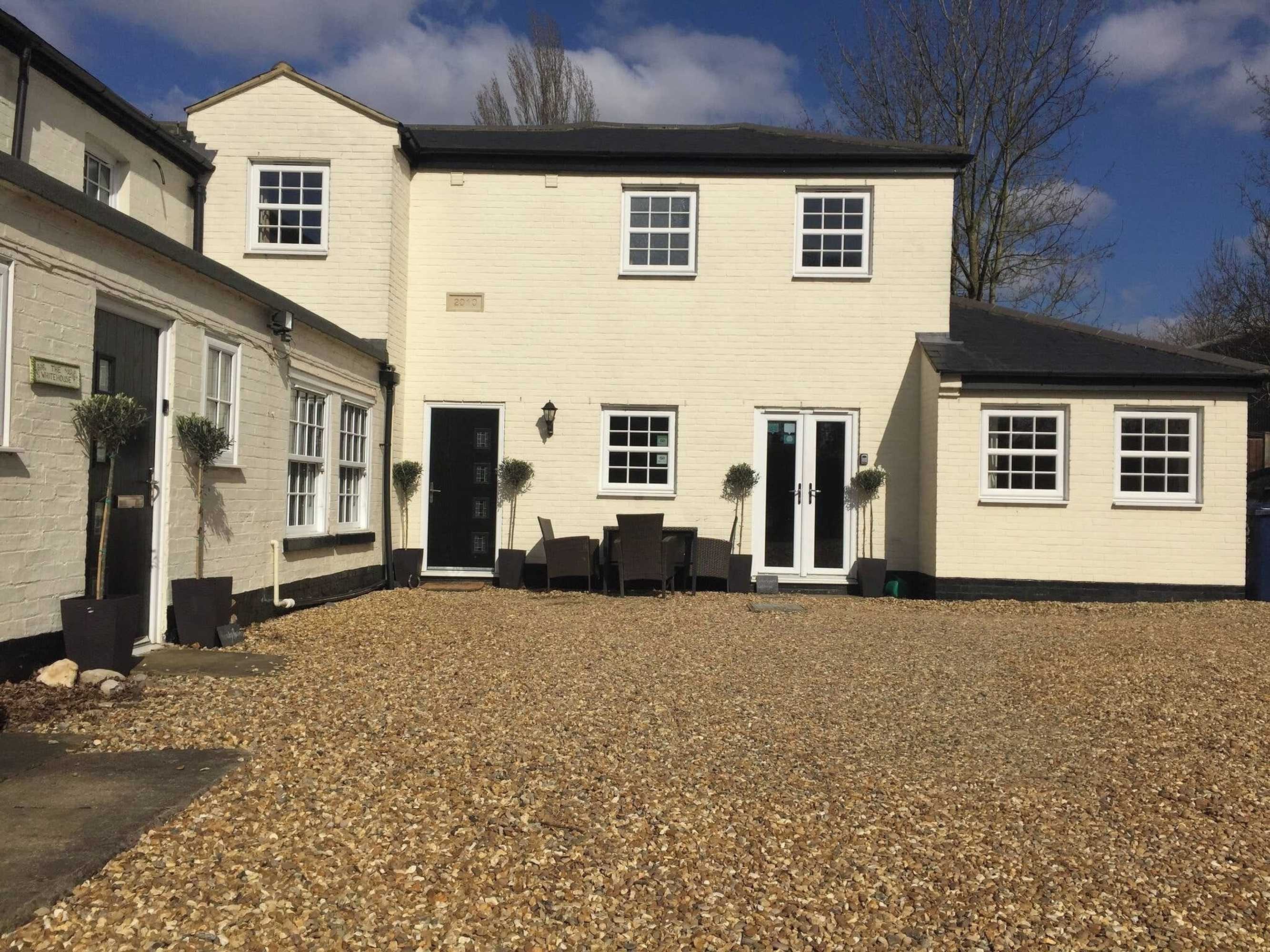 Gift card for 3 BR Ensuite Cottage Private Garden & Parking Near St Neots Gift card for 3 BR Ensuite Cottage Private Garden & Parking Near St Neots