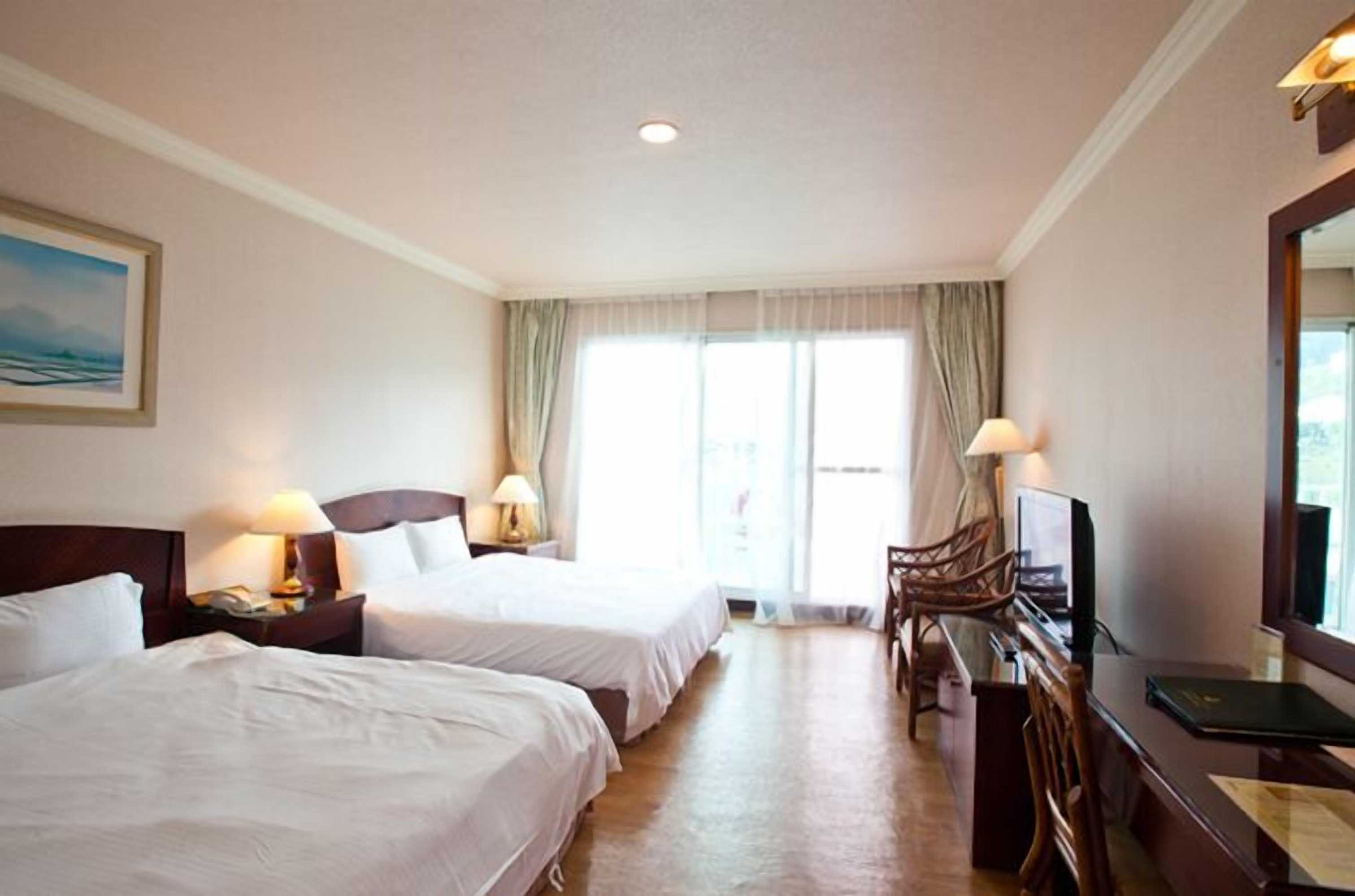 Gift card for Lakeside Resort Hotel Gift card for Lakeside Resort Hotel