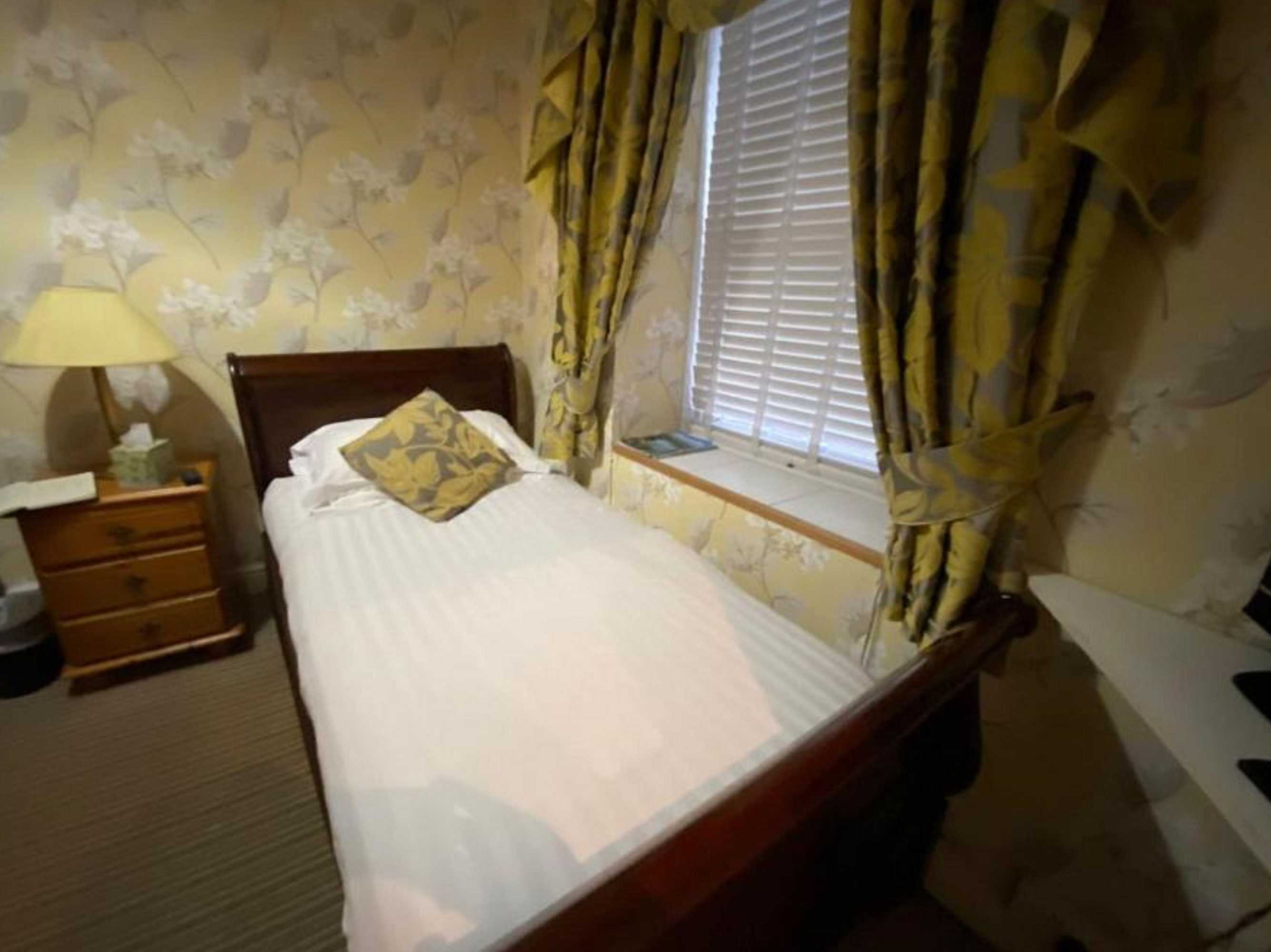 Gift card for Oyo Lamphey Hall Hotel Gift card for Oyo Lamphey Hall Hotel