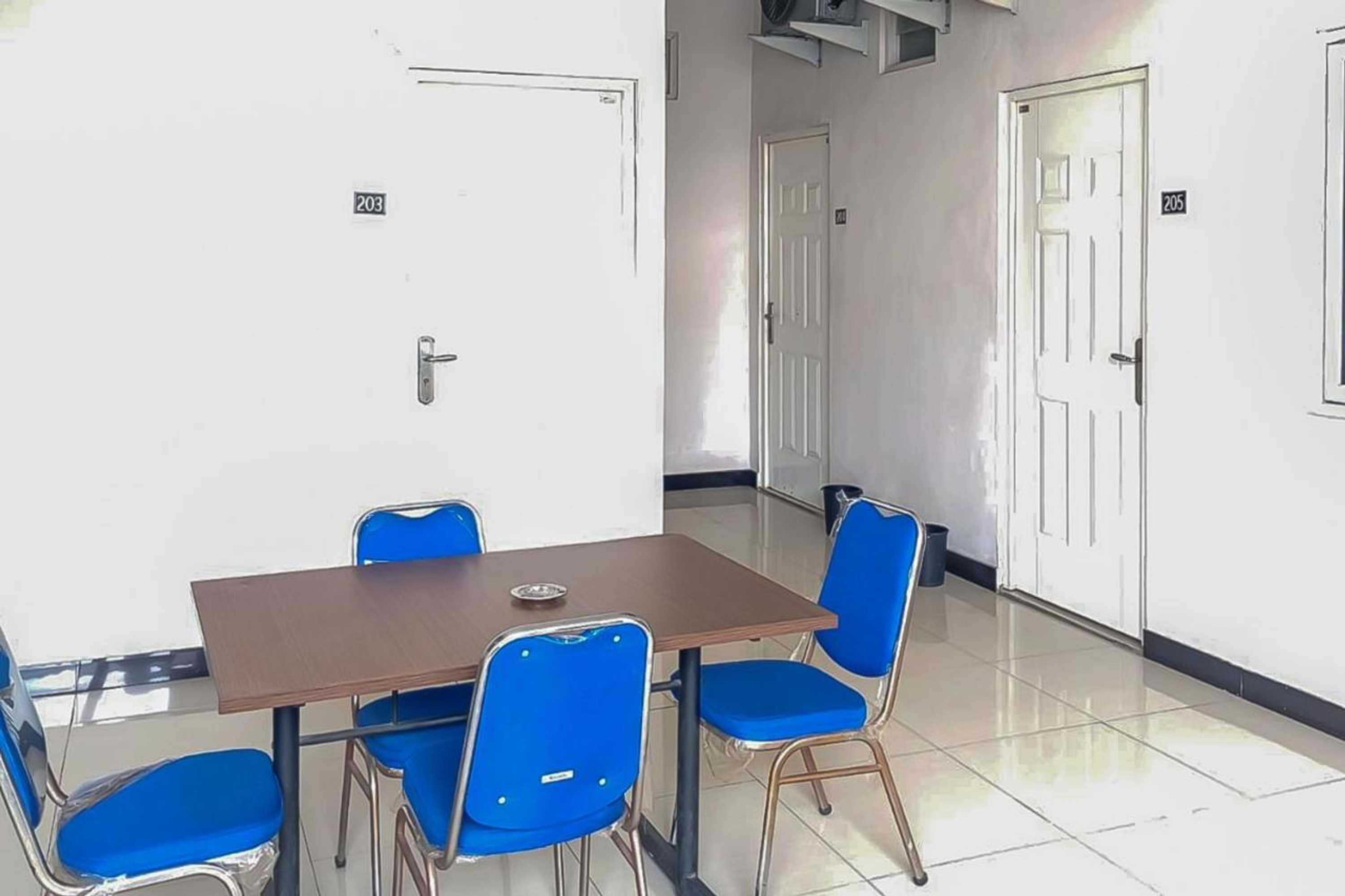 Gift card for Waringin Guest House Tegal Mitra Reddoorz Gift card for Waringin Guest House Tegal Mitra Reddoorz