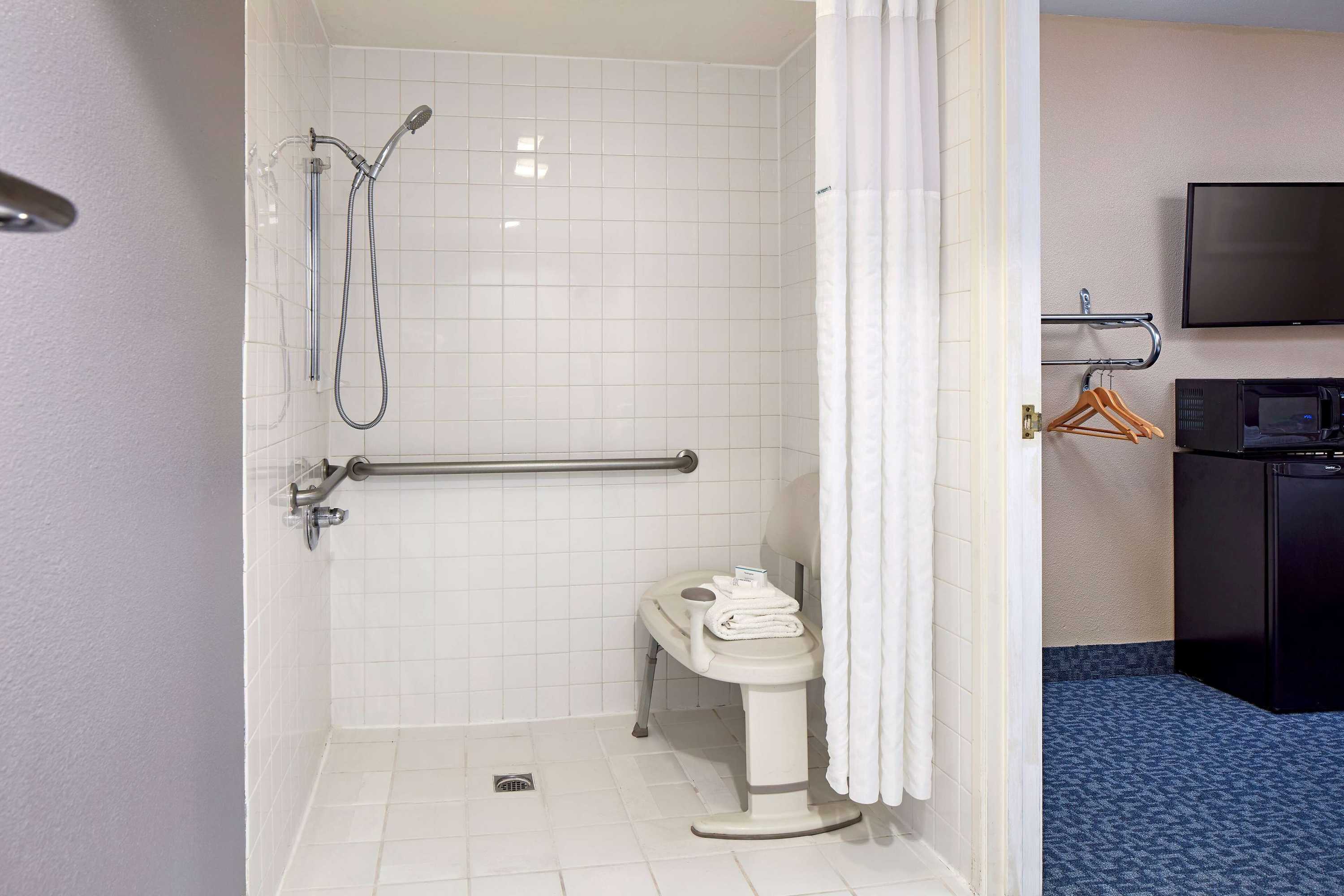 Gift card for La Quinta Inn & Suites by Wyndham Thousand Oaks-Newbury Park Gift card for La Quinta Inn & Suites by Wyndham Thousand Oaks-Newbury Park