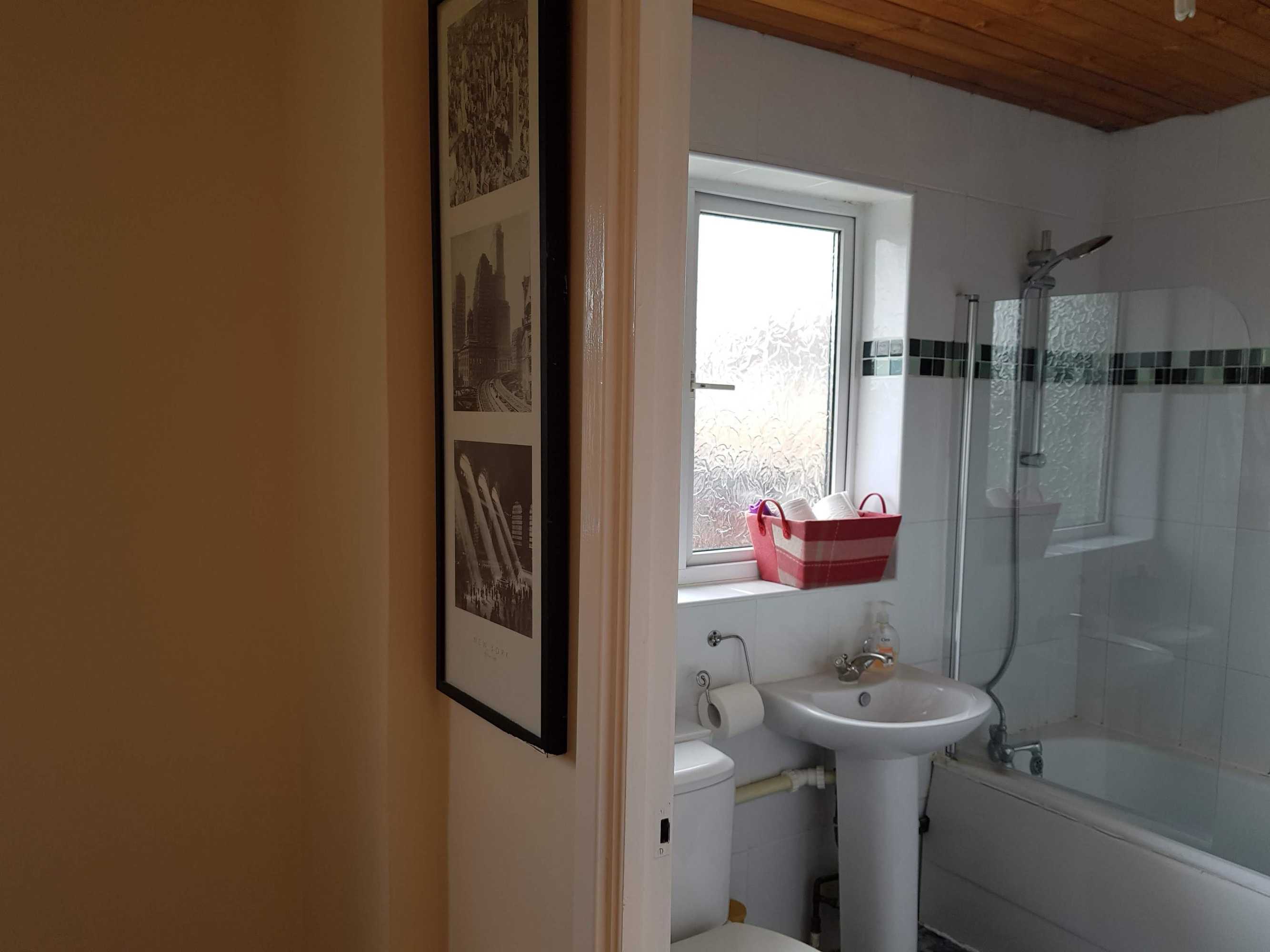Gift card for Eddiwick House - Huku Kwetu Dunstable -Spacious 4 Bedroom House Gift card for Eddiwick House - Huku Kwetu Dunstable -Spacious 4 Bedroom House