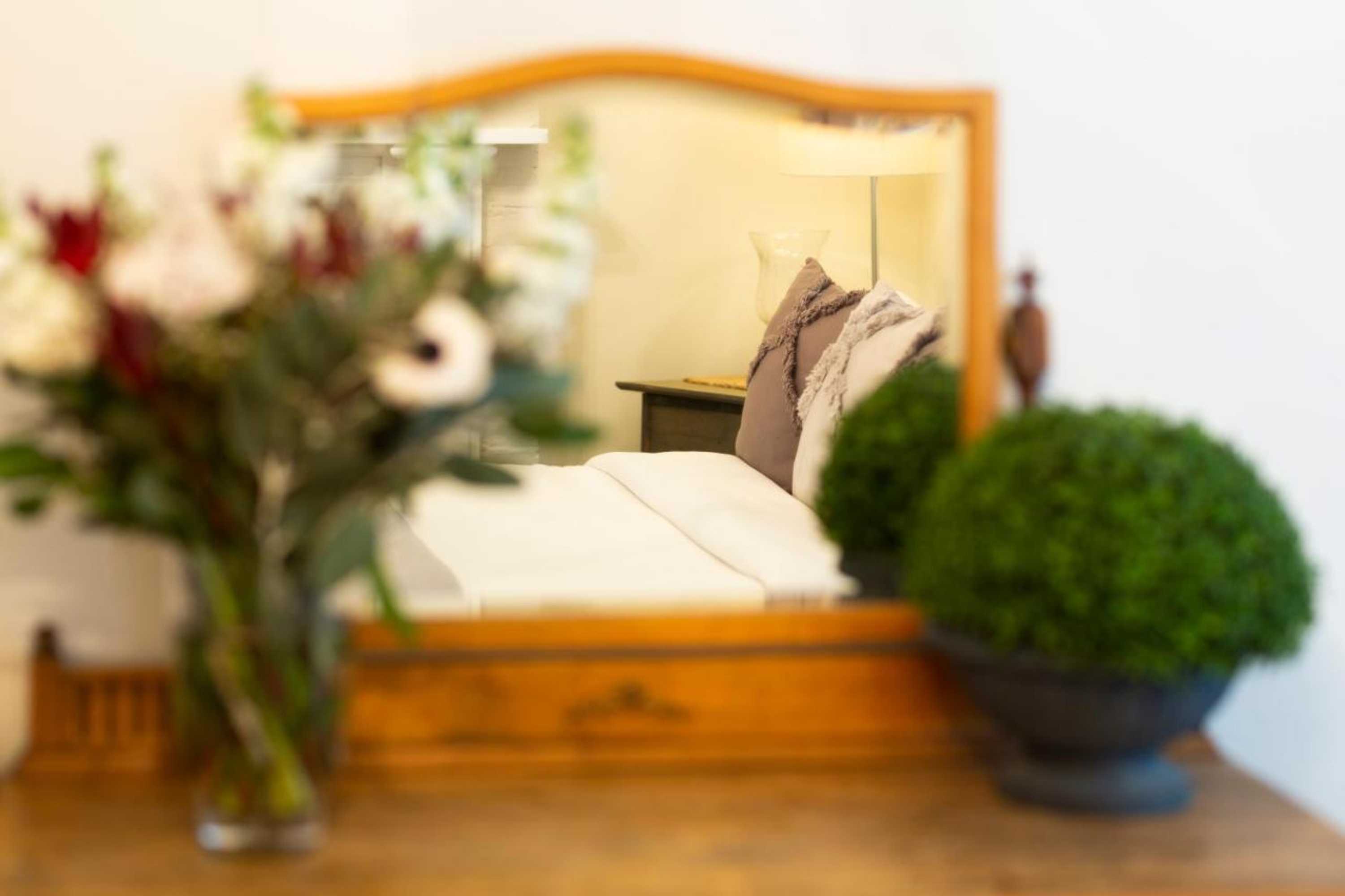 Gift card for The Edward Townhouse 155 - Steps to Town