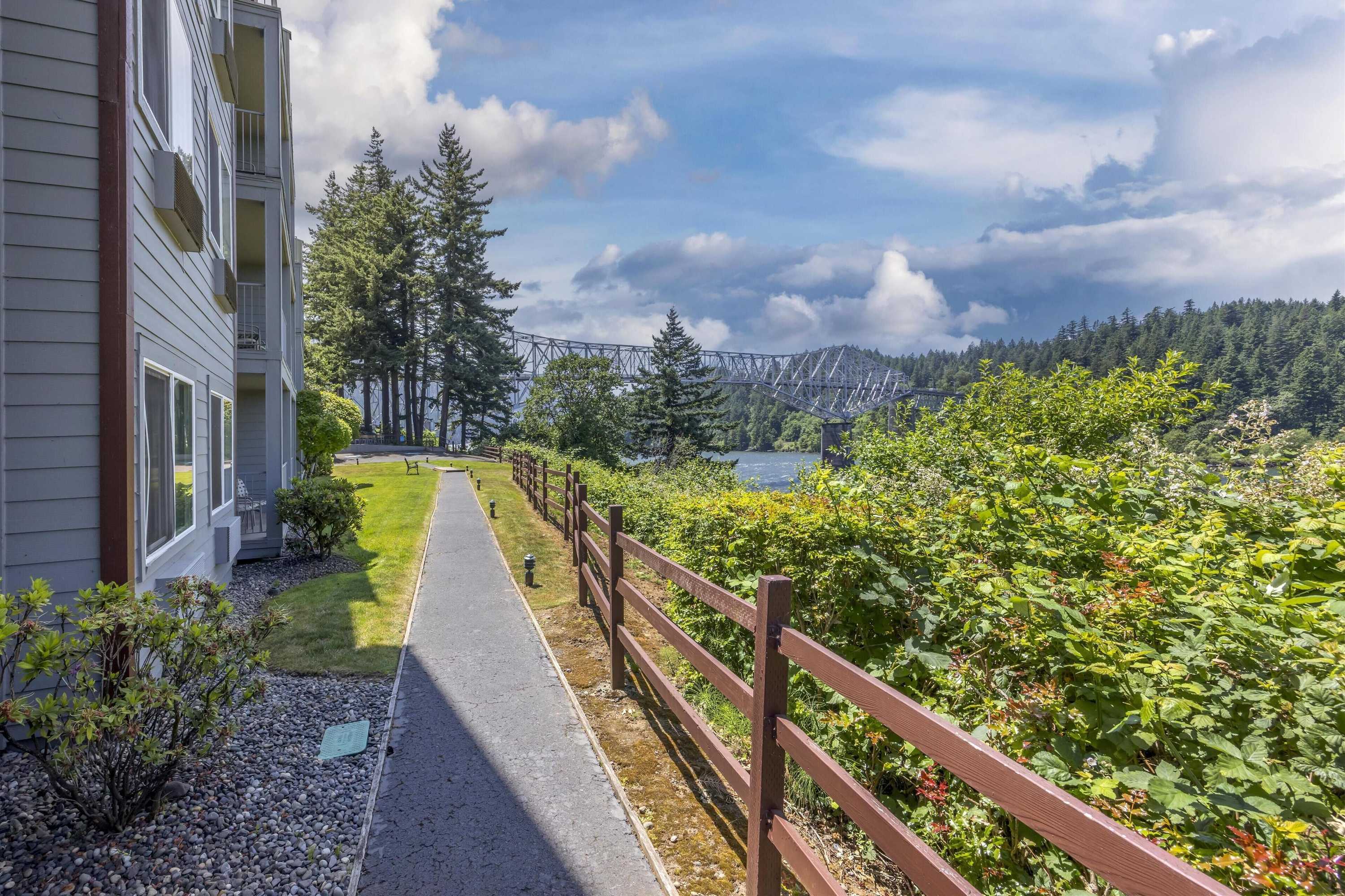 Gift card for Best Western Plus Columbia River Inn