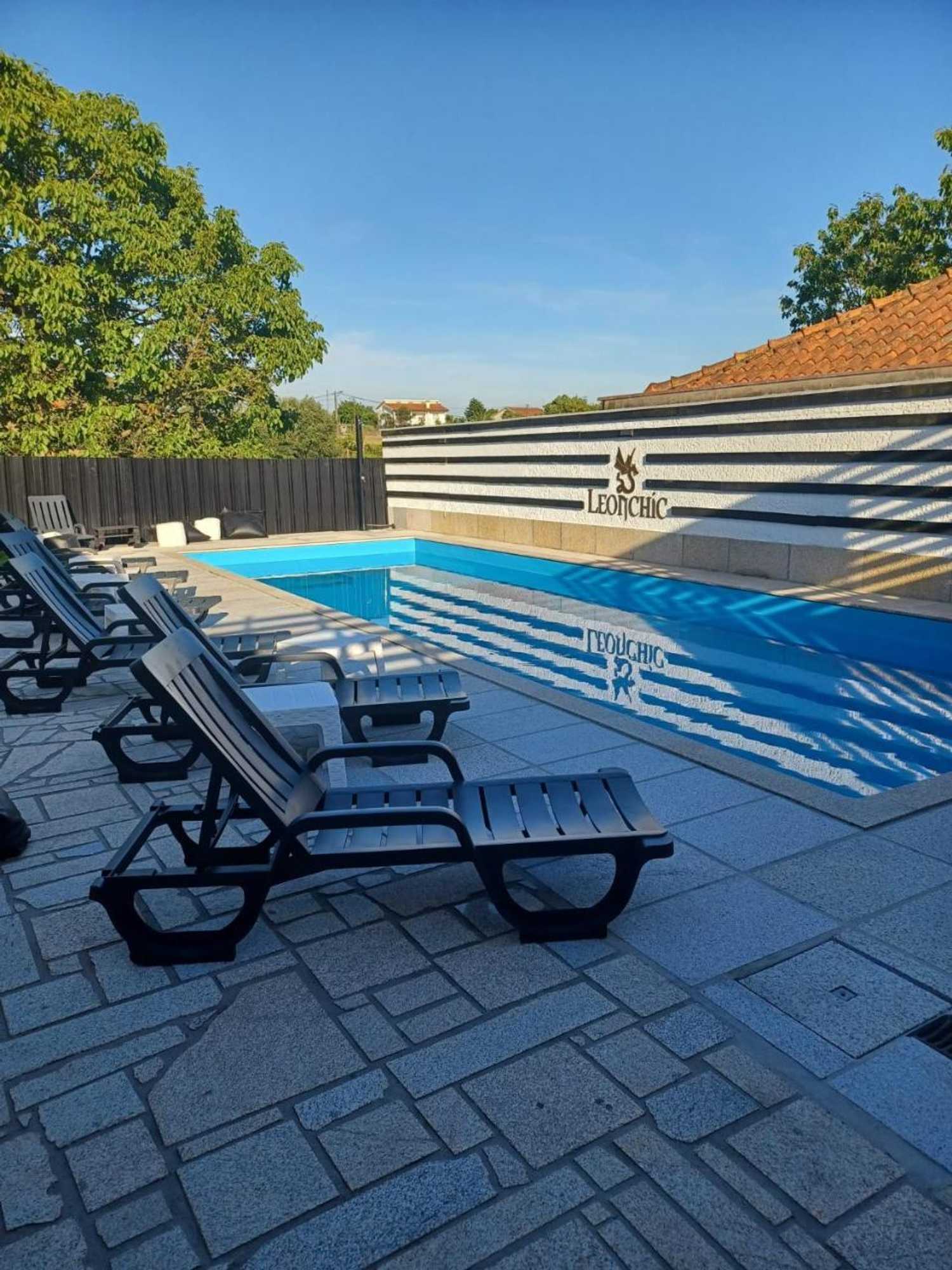 Gift card for Leonchic - Guest House Com Piscina de Água Salgada