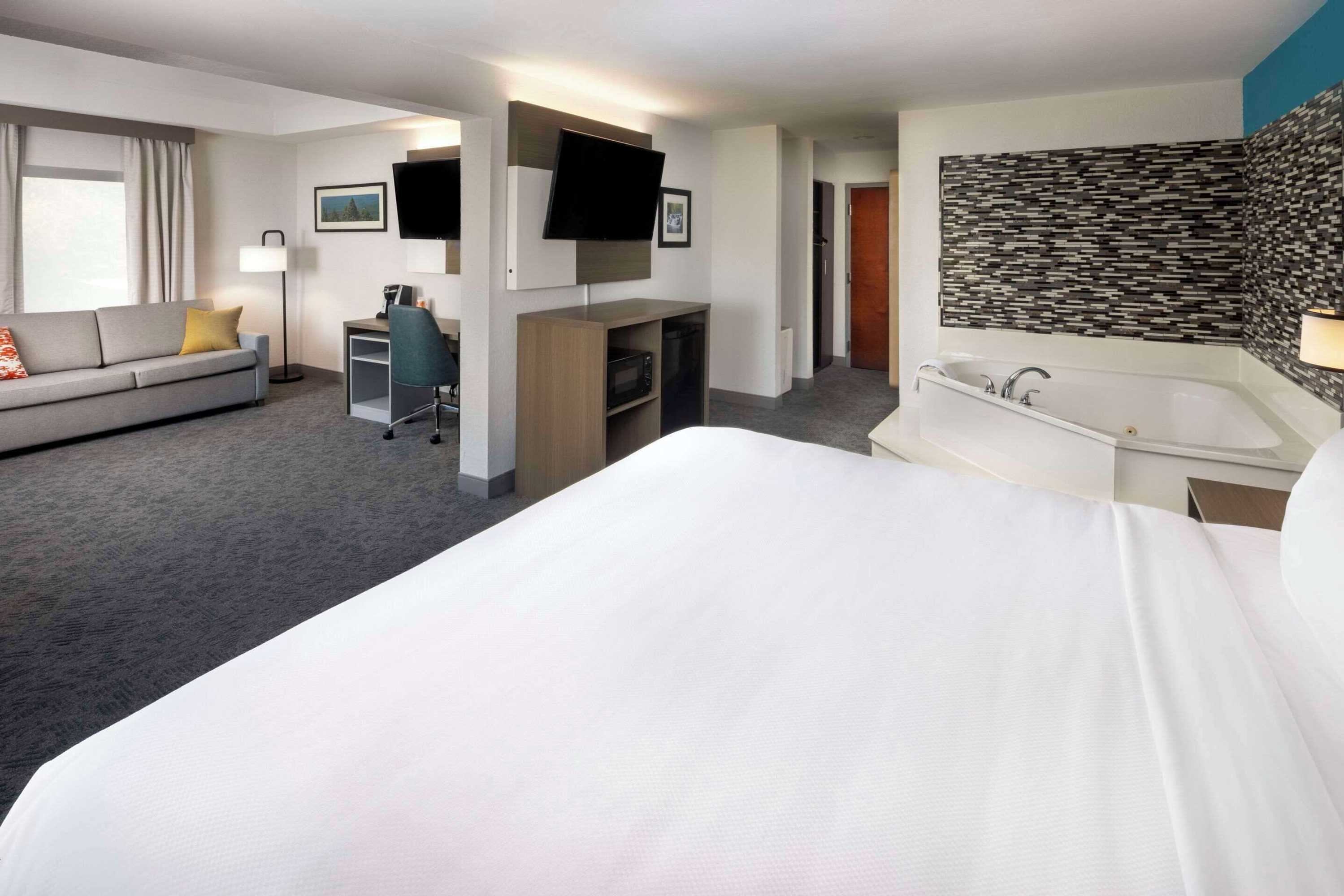 Gift card for Comfort Inn & Suites Dahlonega University Area Gift card for Comfort Inn & Suites Dahlonega University Area