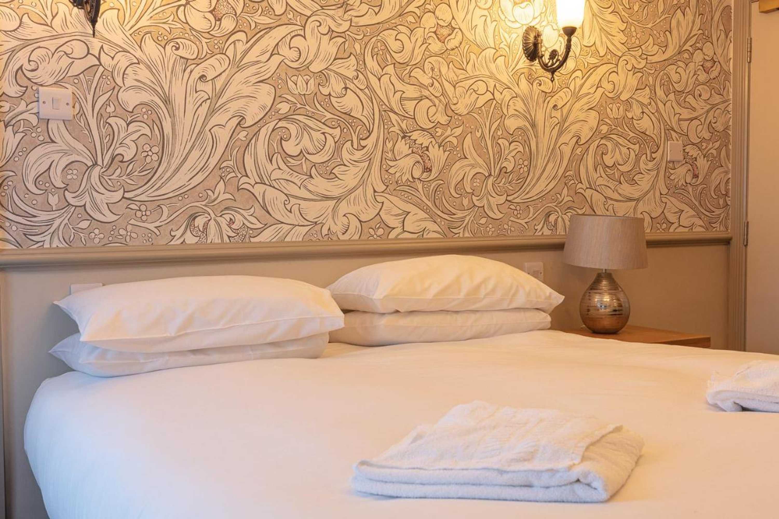 Gift card for The New Inn by Roomsbooked Gift card for The New Inn by Roomsbooked