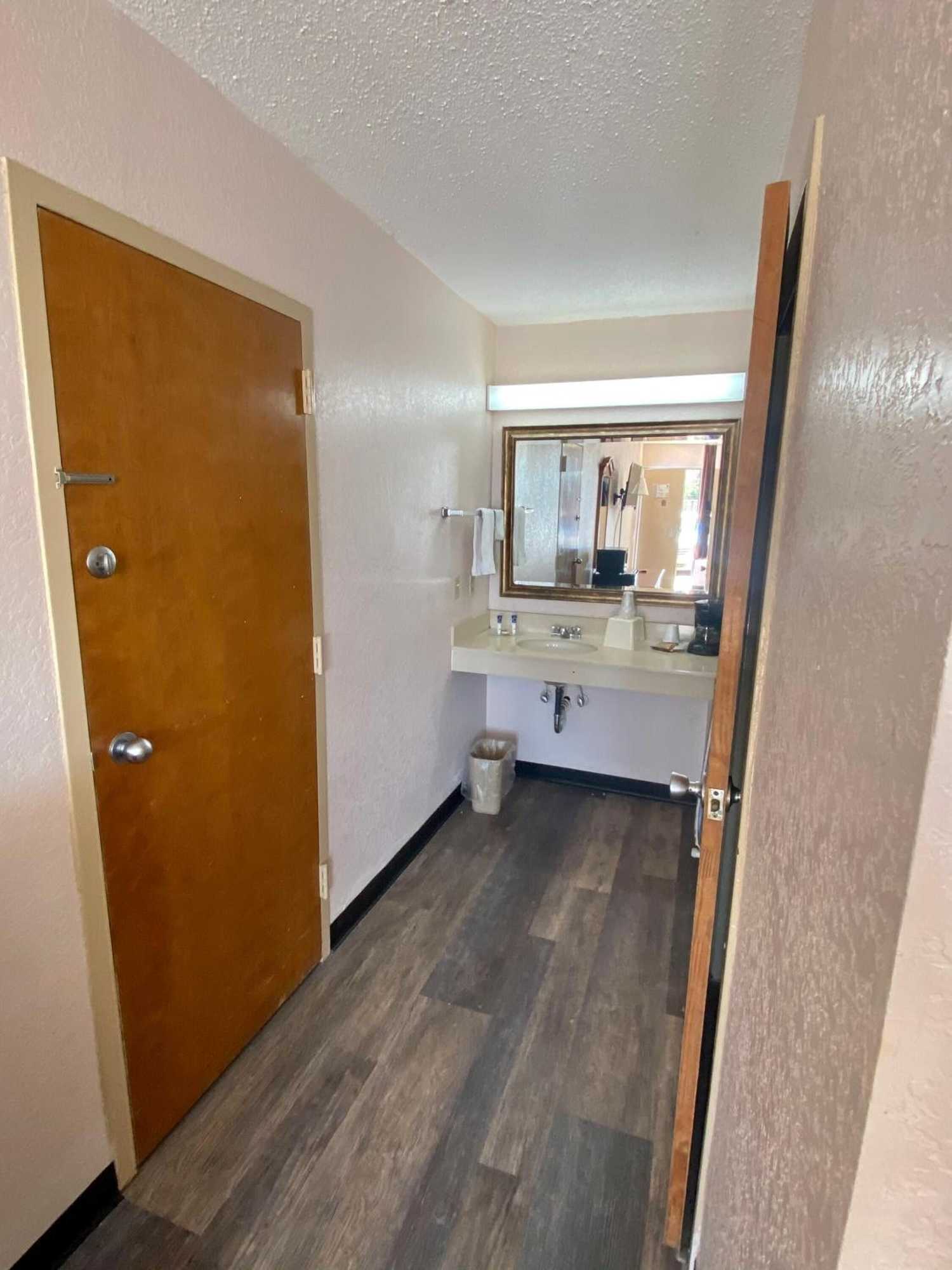 Gift card for Motel 6 Marianna, FL Gift card for Motel 6 Marianna, FL